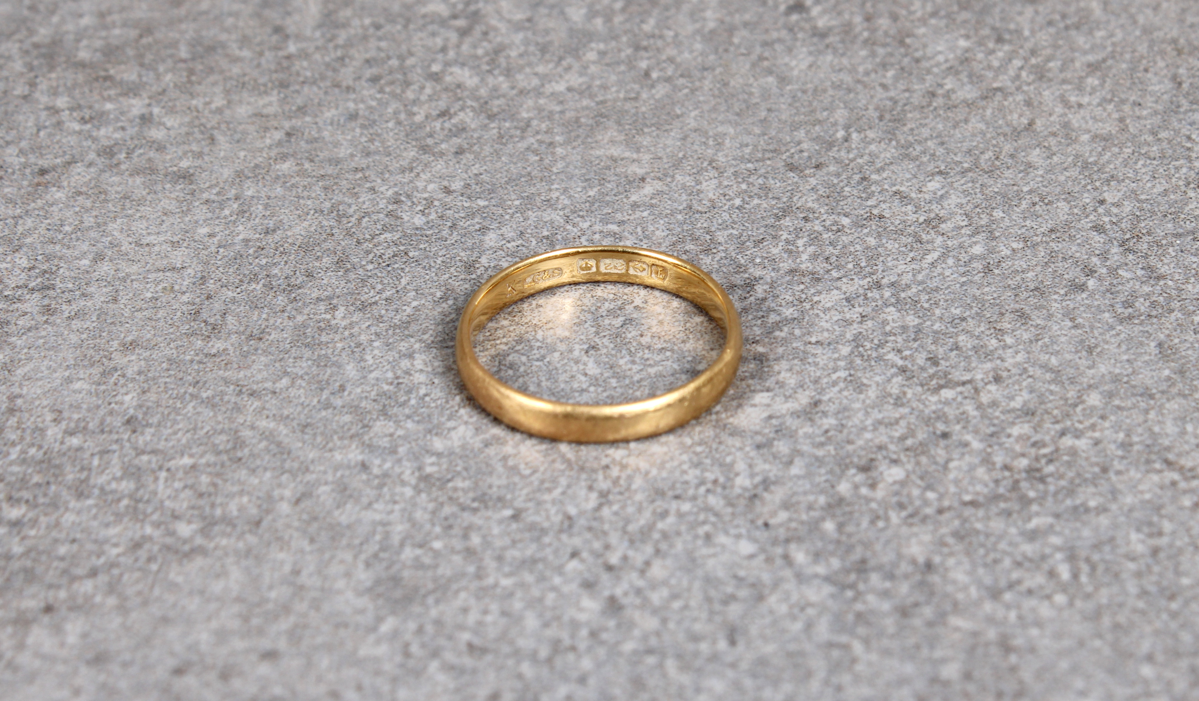 A 22ct yellow gold wedding band
