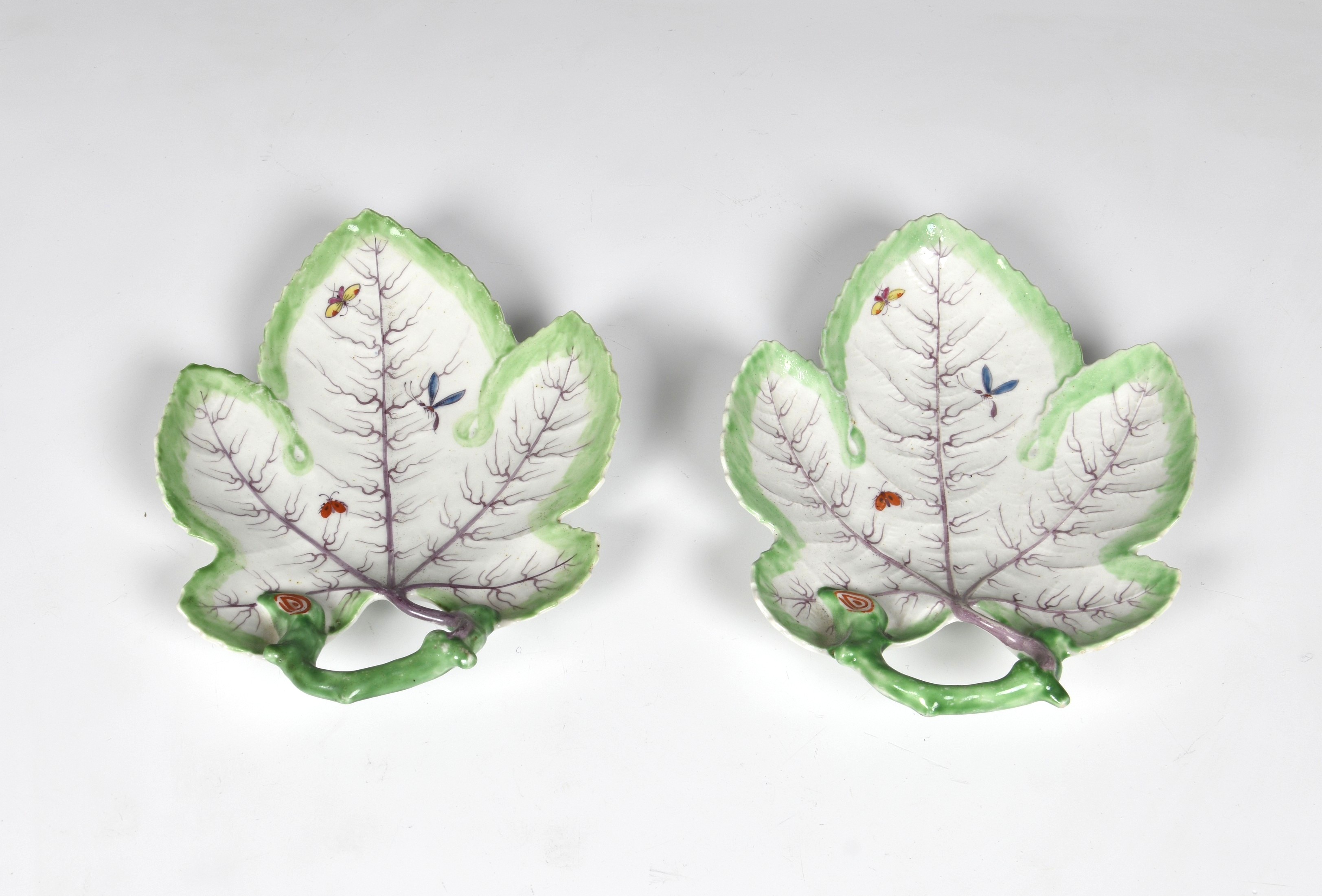 A pair of first period Worcester porcelain leaf dishes - Image 2 of 6