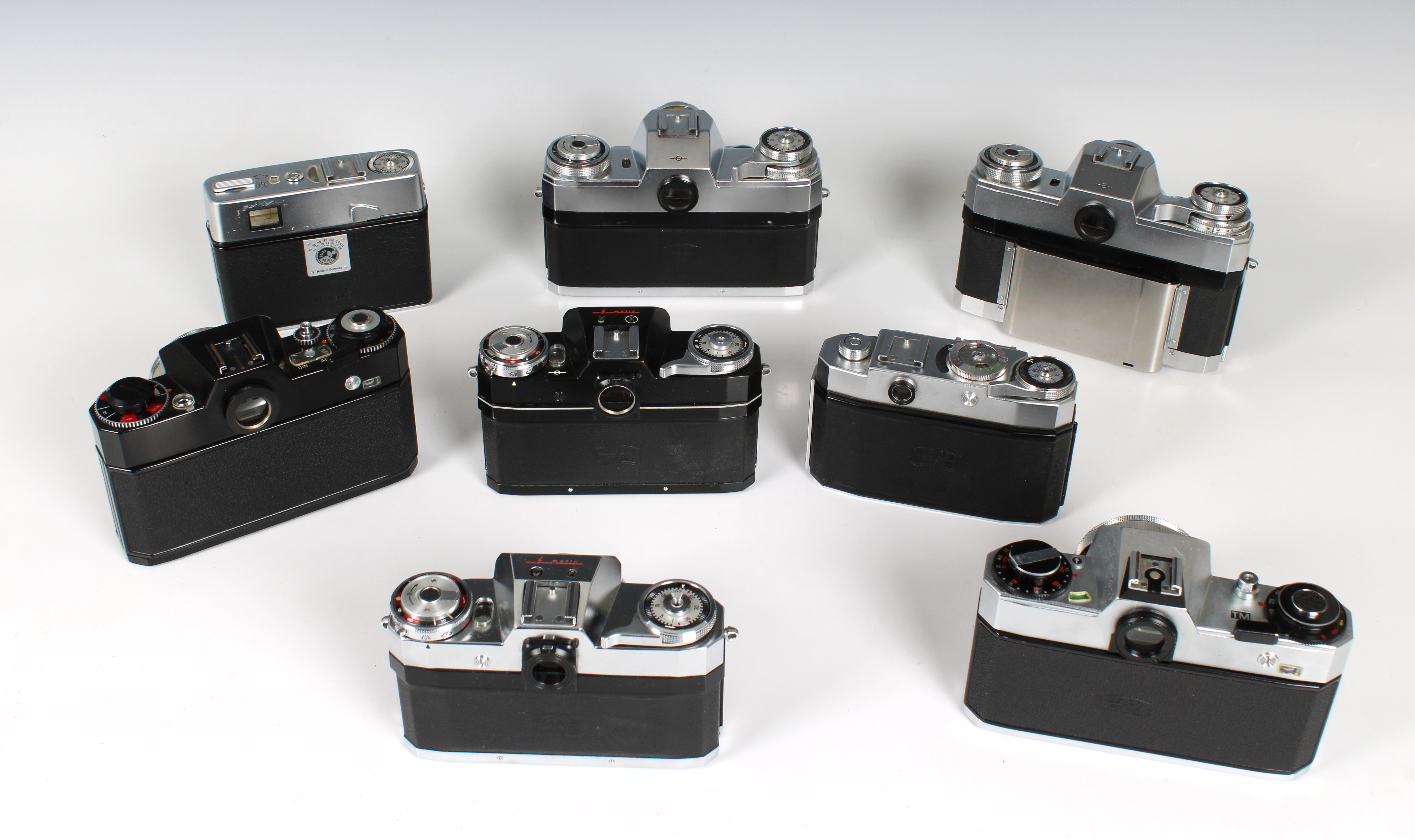 Photography - A collection of vintage Zeiss Ikon camera's - Image 2 of 3