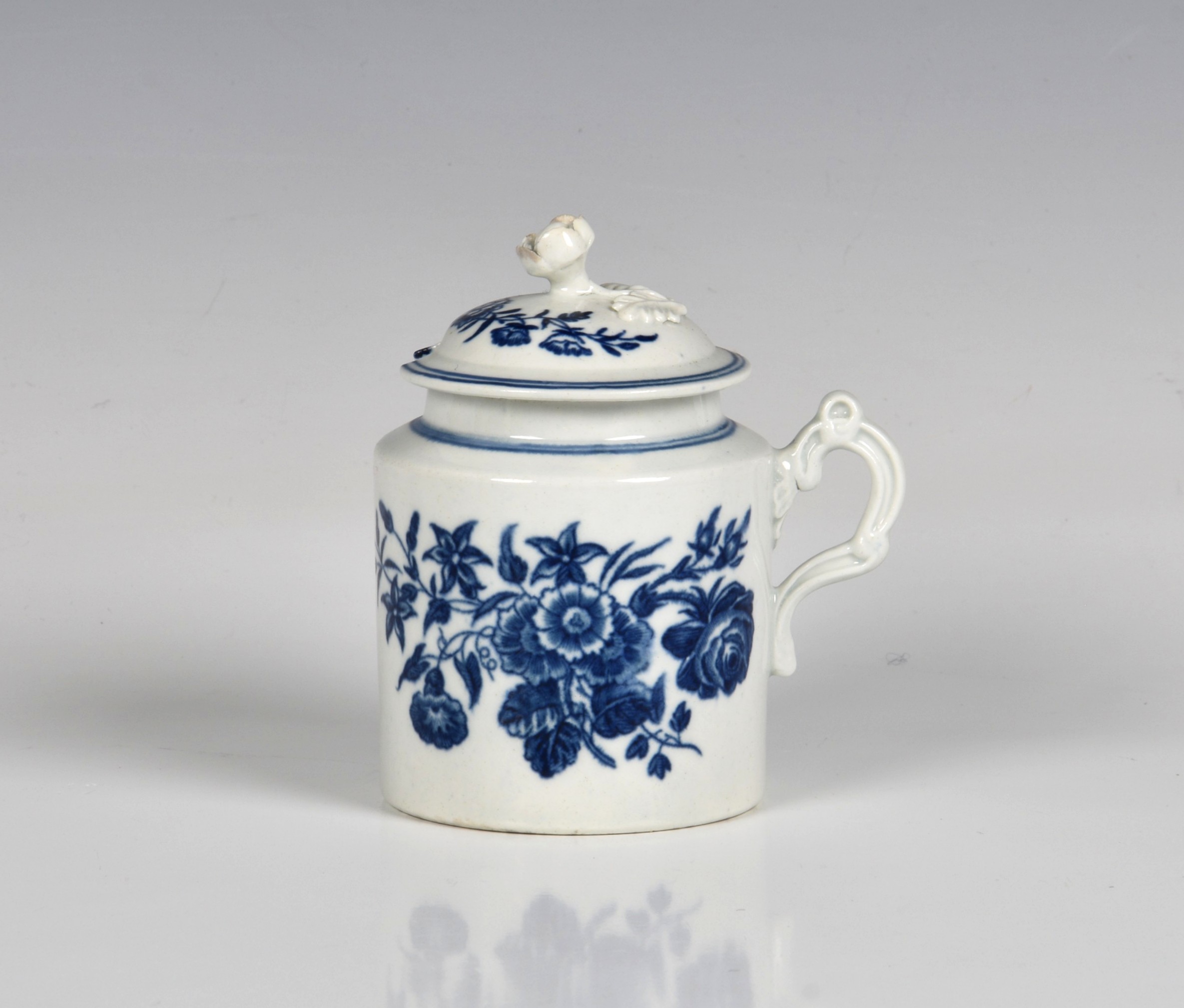 A first period Worcester porcelain mustard pot and cover - Image 2 of 3