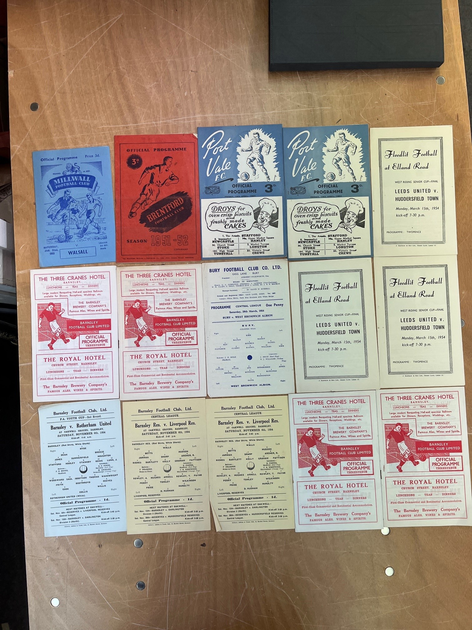 A collection of 1950's / 1960's Football programmes - Image 17 of 24