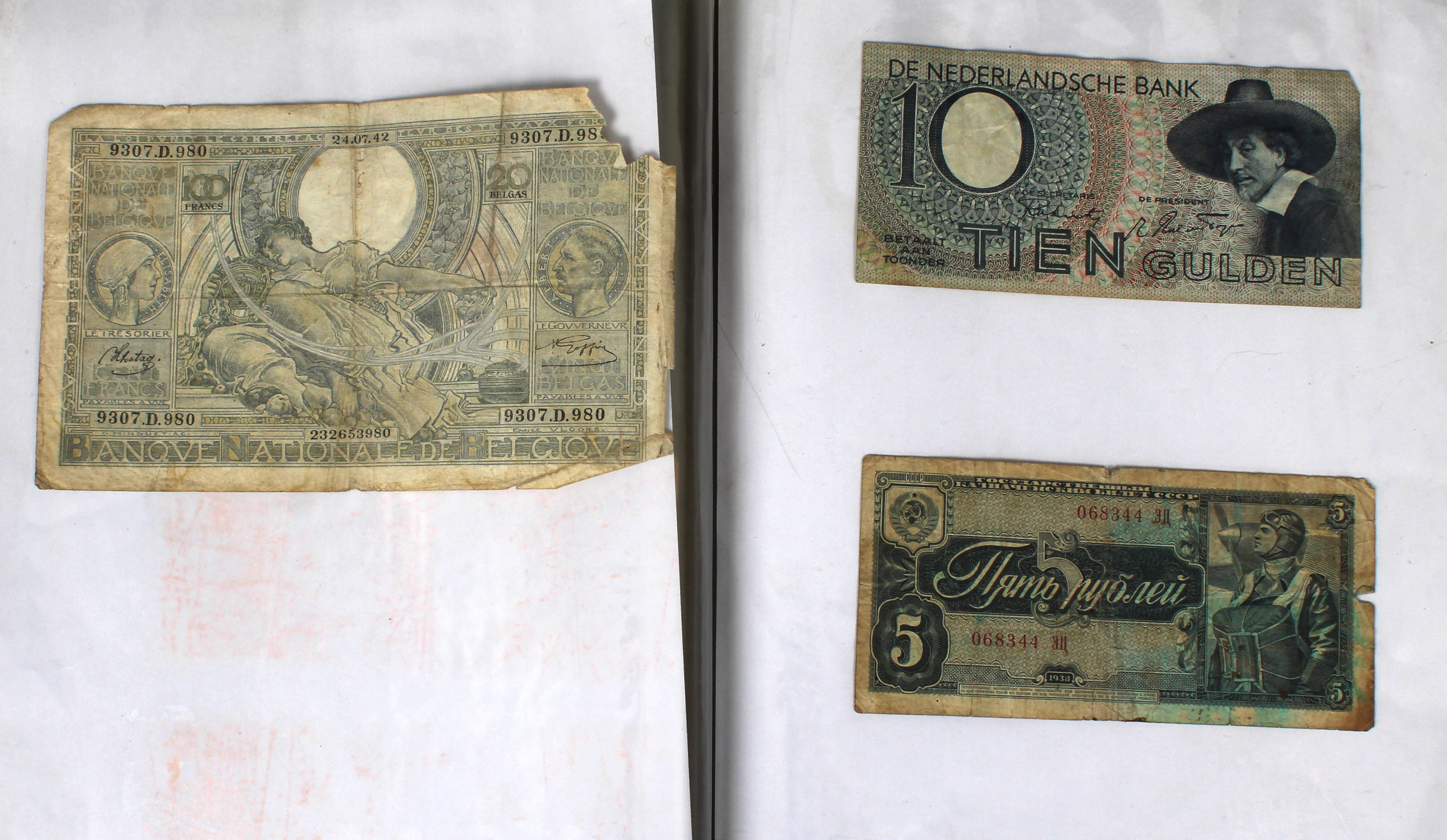 A collection of world wide banknotes - Image 7 of 7