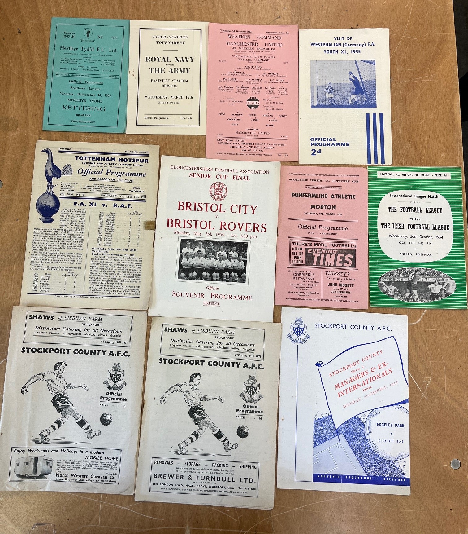 A collection of 1950's / 1960's Football programmes - Image 10 of 24