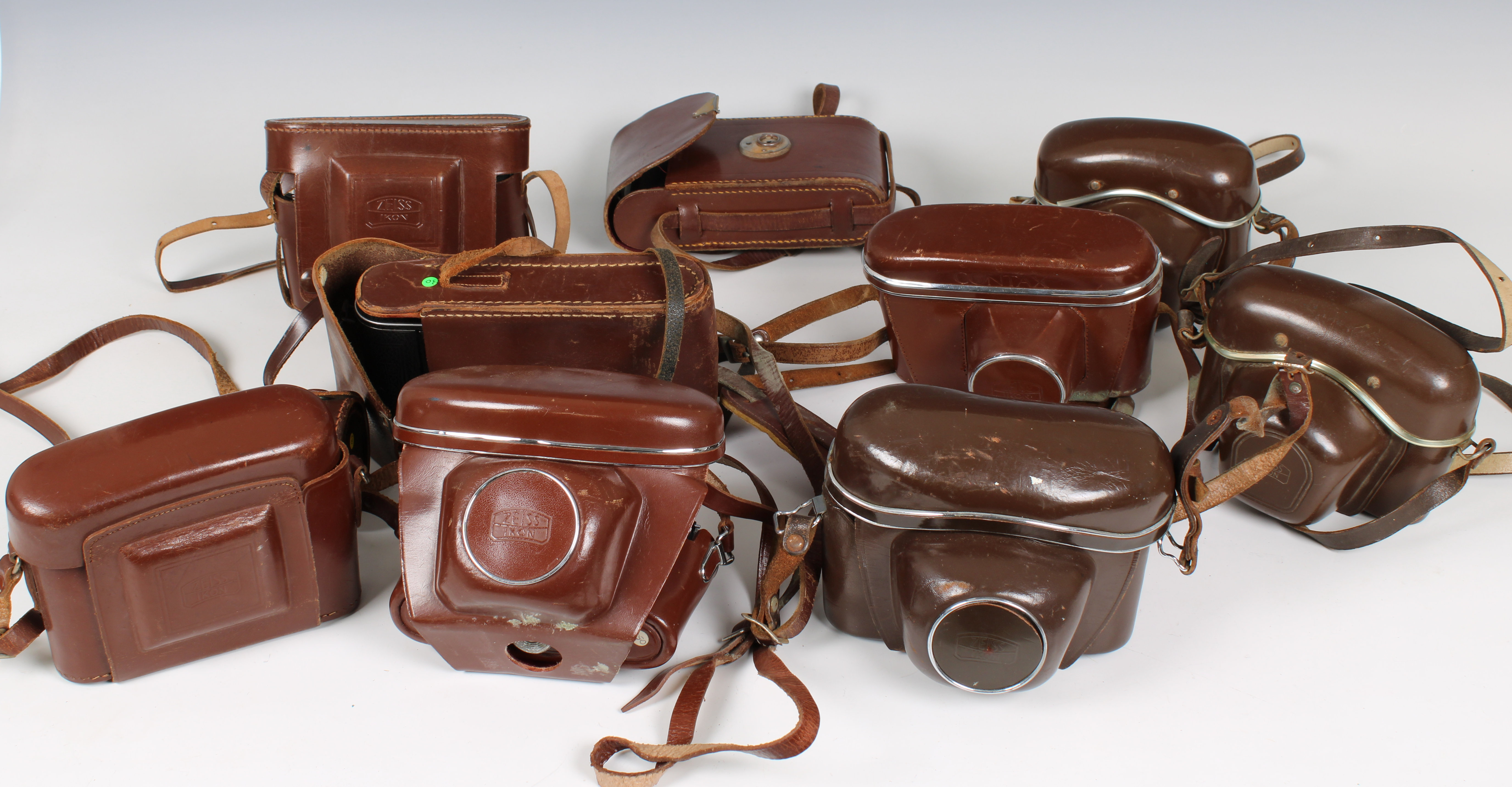 Photography - An assorted collection of Zeiss Ikon cameras - Image 3 of 3