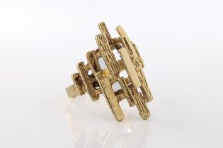 A 14ct yellow gold geometric ring