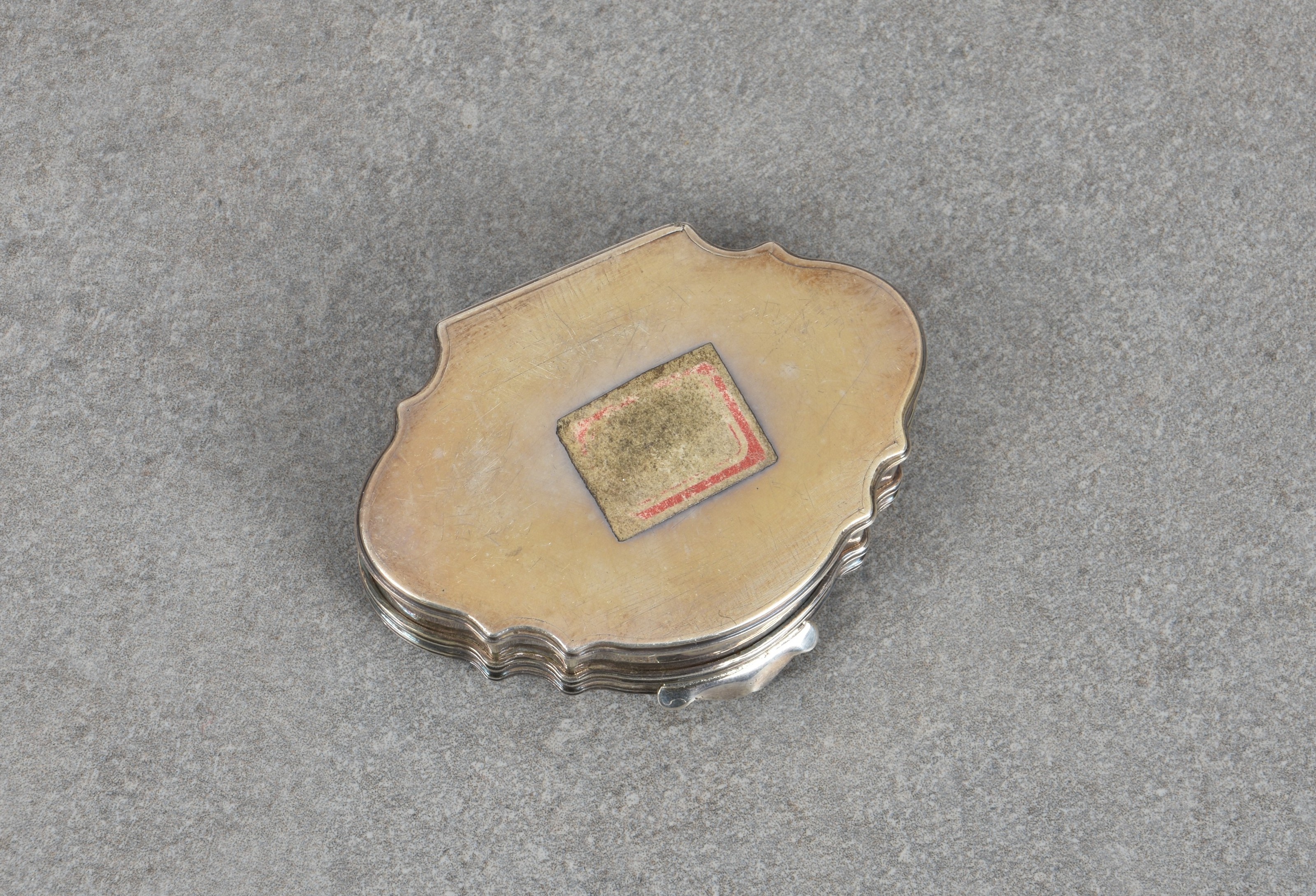 A Continental silver snuff box - Image 2 of 3