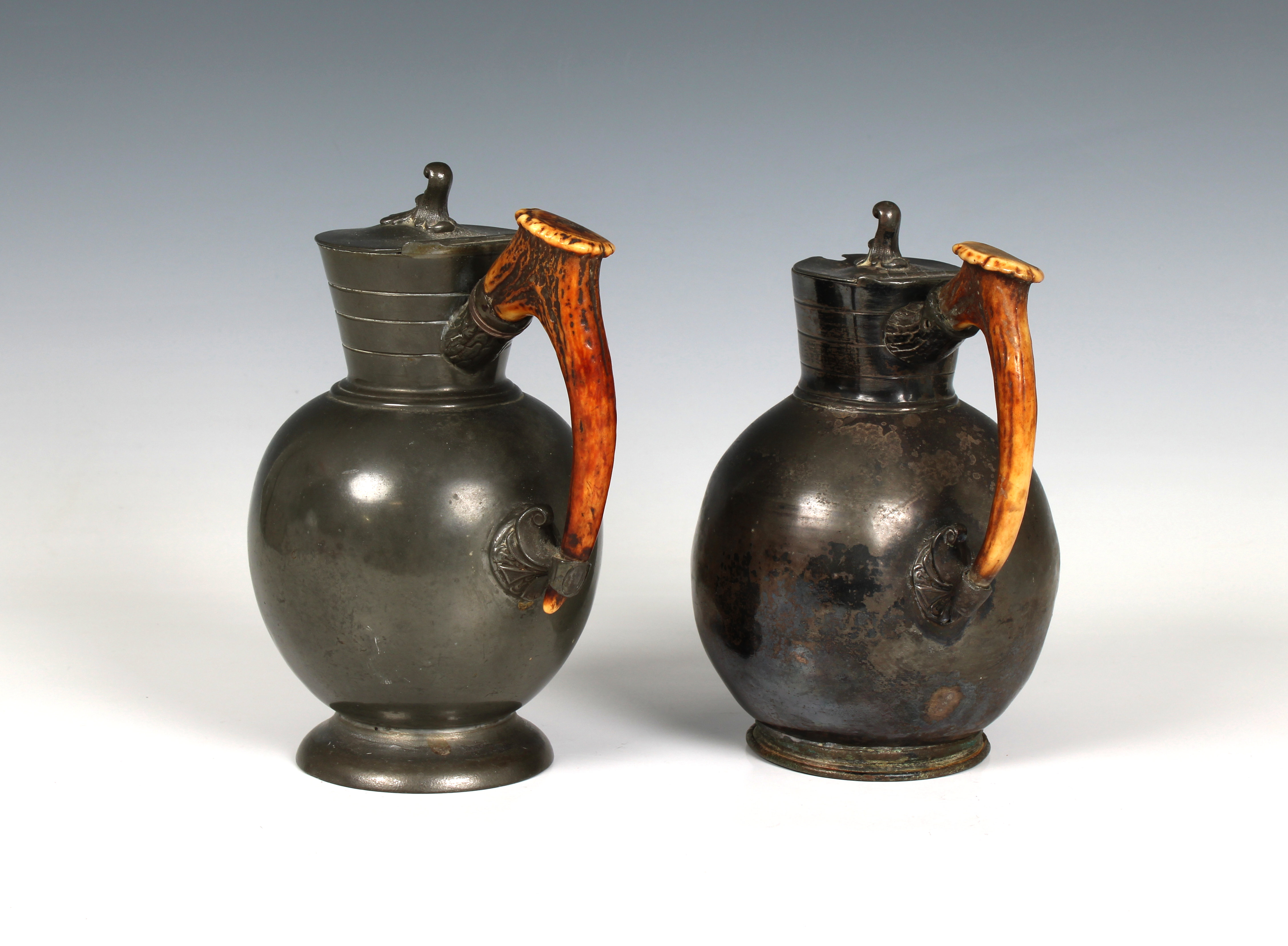 A near pair of antique pewter jugs - Image 2 of 2