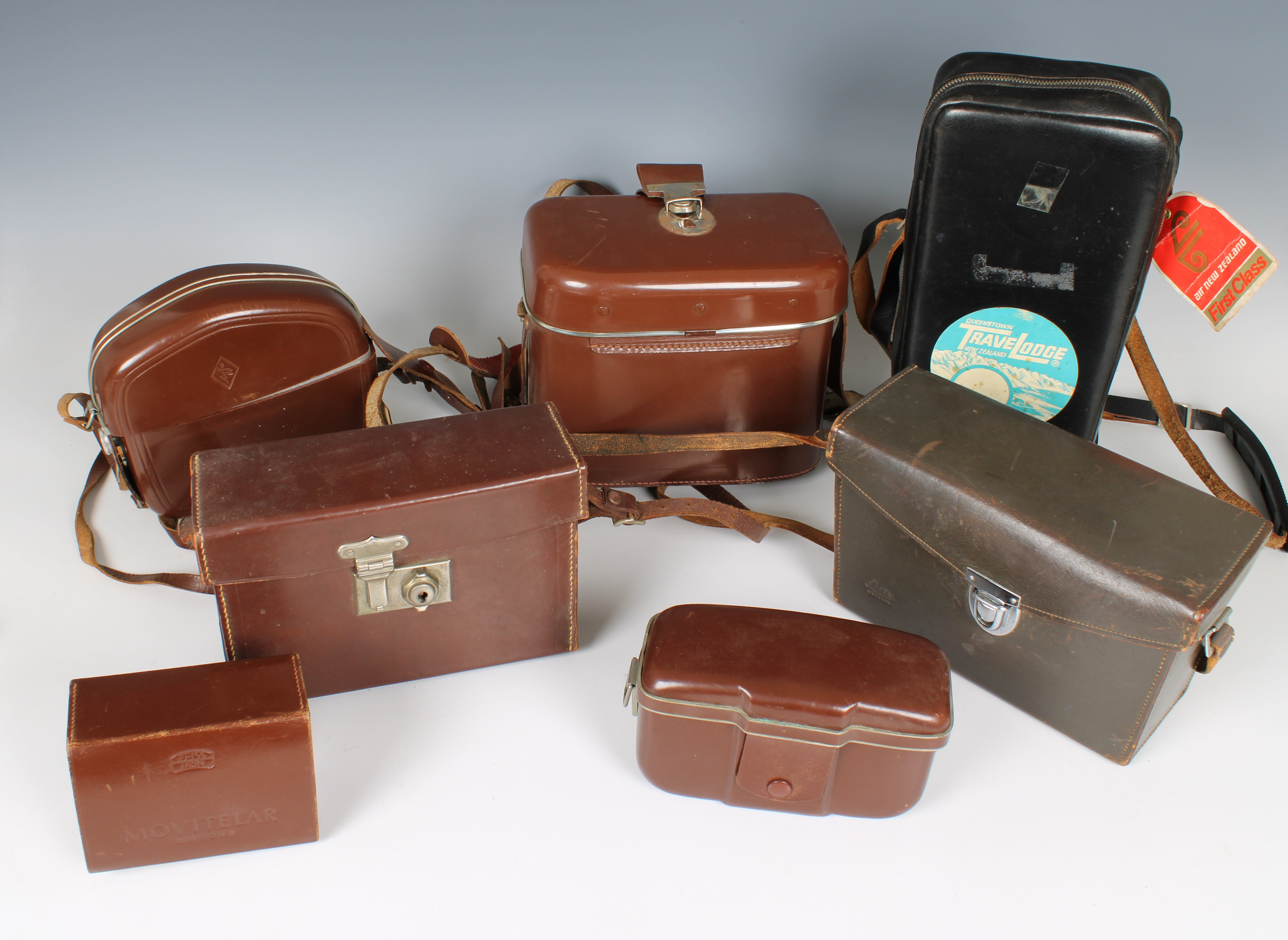 Photography - An assorted collection of various vintage cine cameras - Image 2 of 2