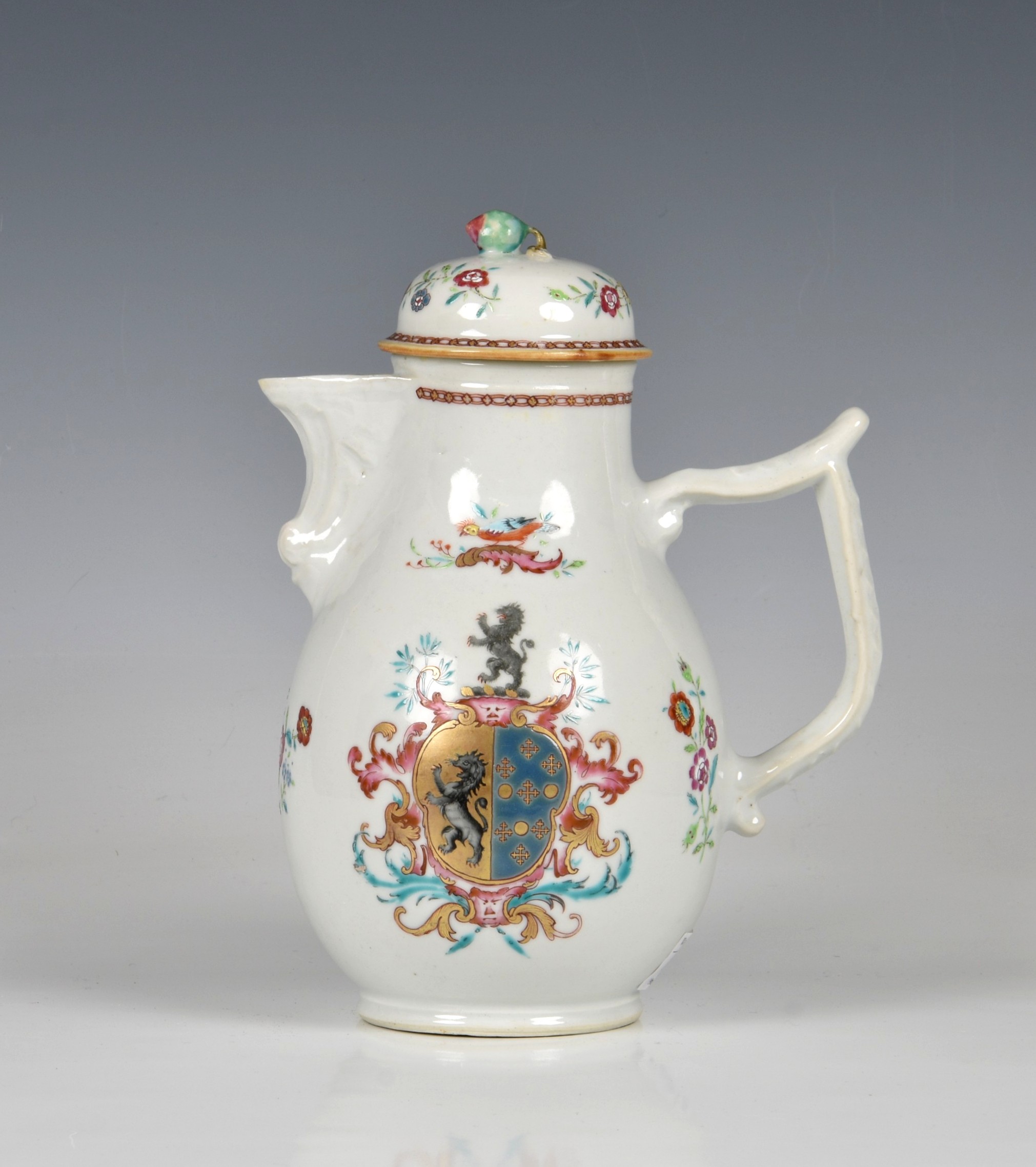 A fine Chinese armorial coffee pot and cover - Image 7 of 7