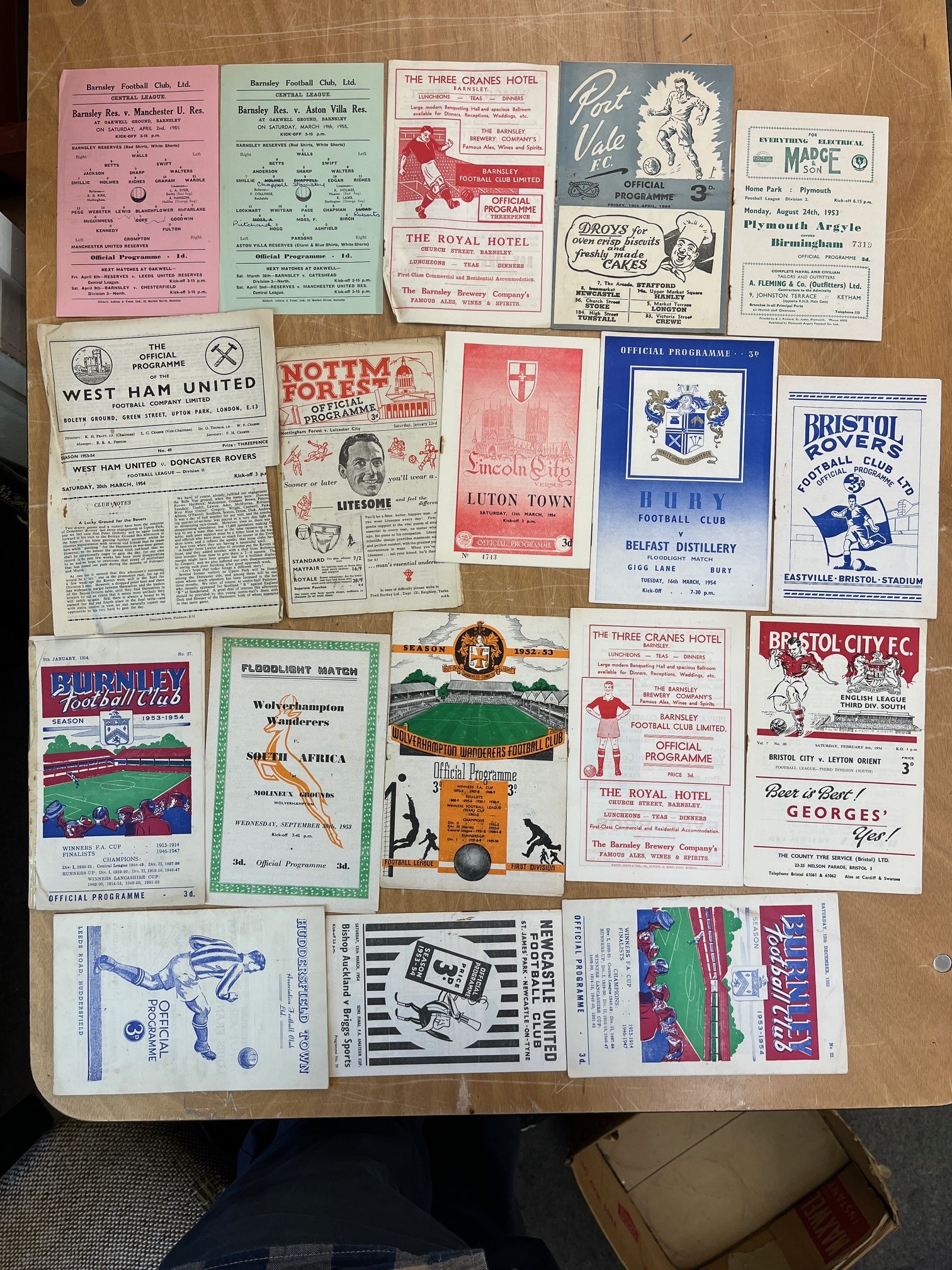A collection of 1950's / 1960's Football programmes - Bild 18 aus 24
