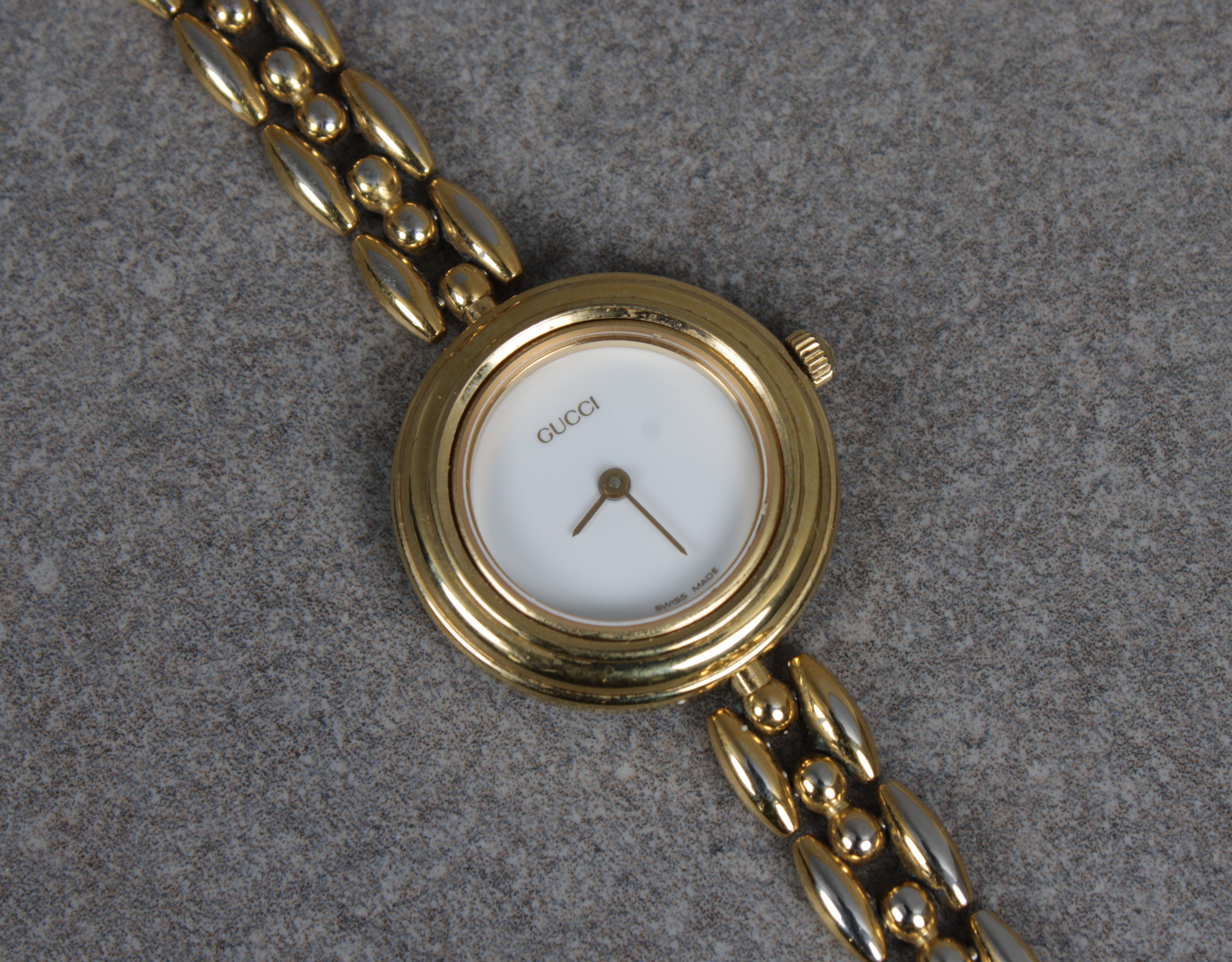 A Gucci ladies wristwatch - Image 4 of 6