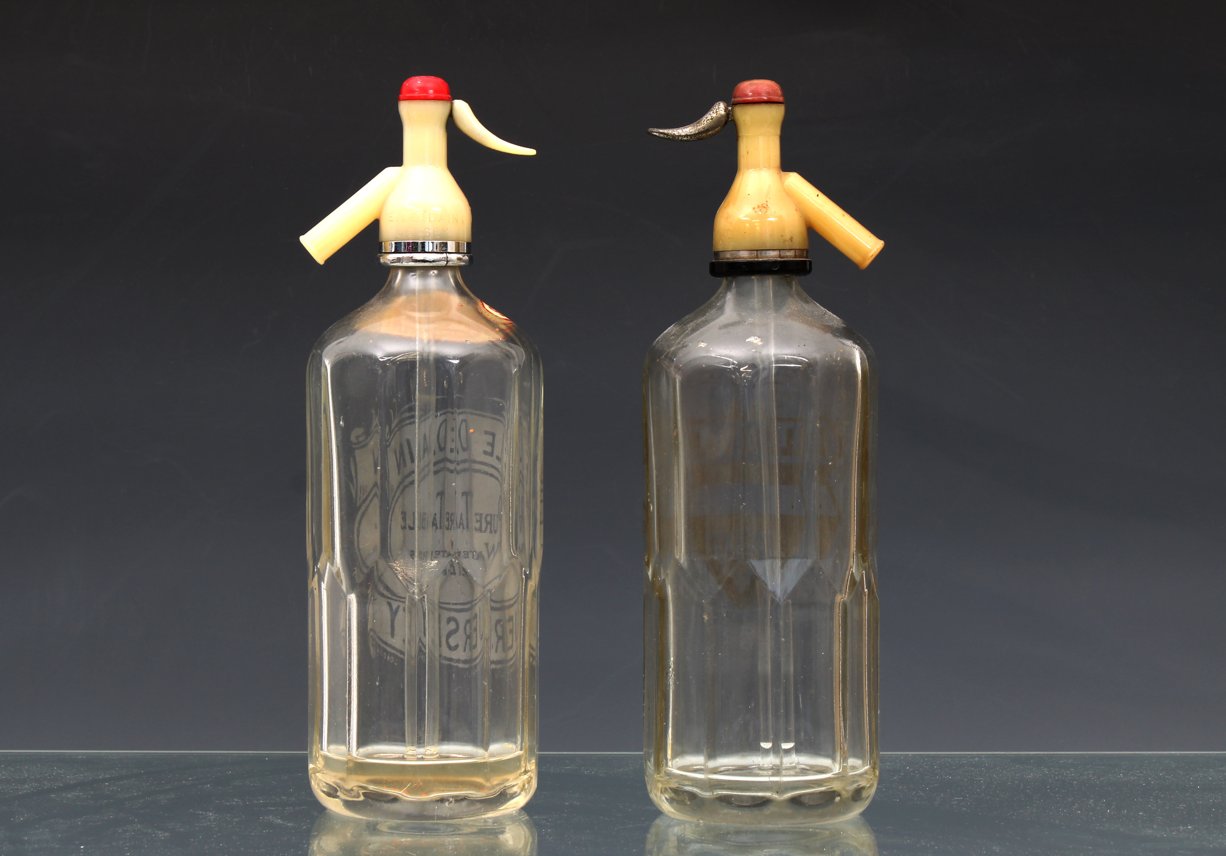 Jersey clear glass soda syphons - two variants by E. Le Dain - Image 2 of 2