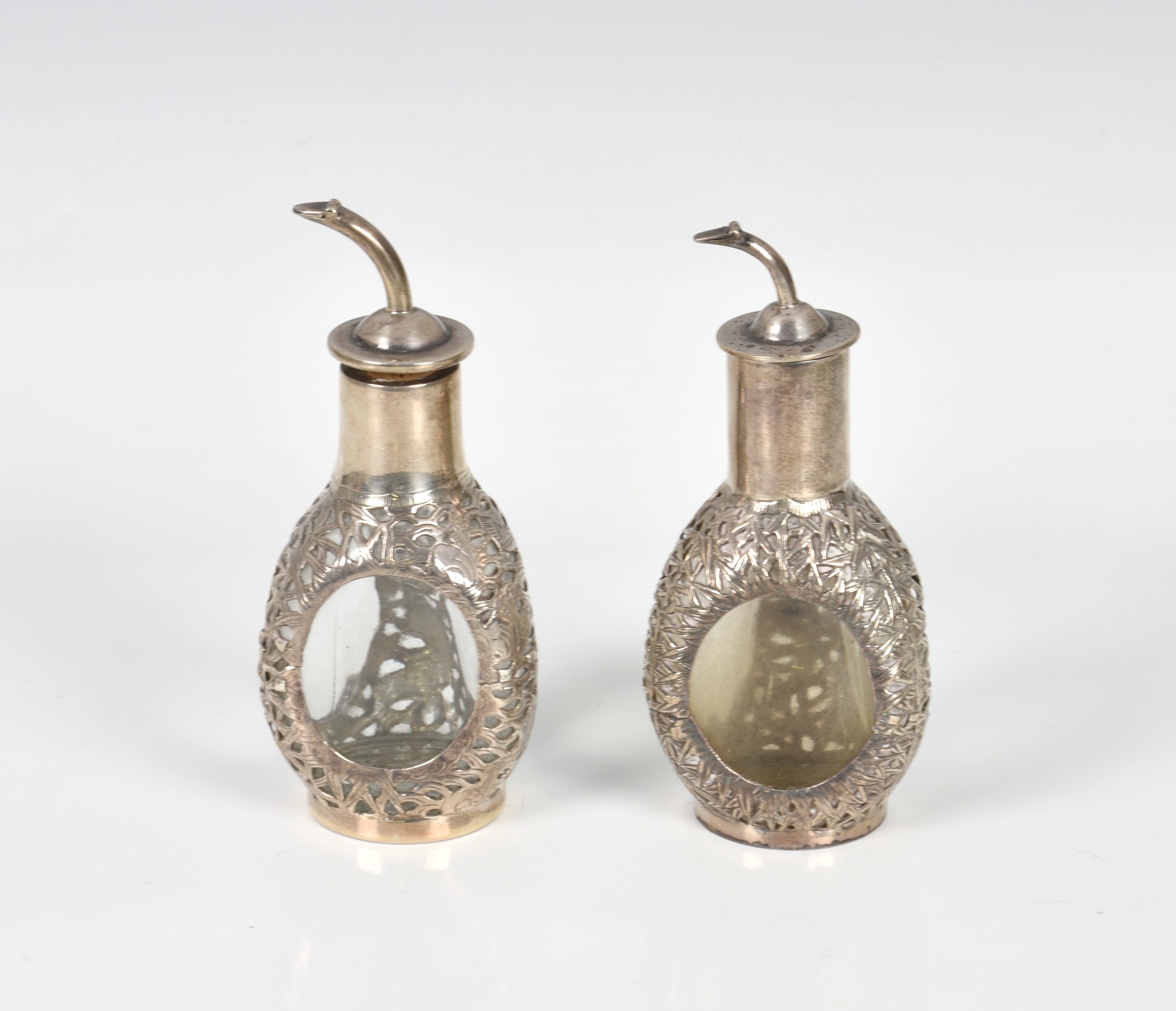 A matched pair of Oriental silver and glass scent flasks - Image 2 of 2