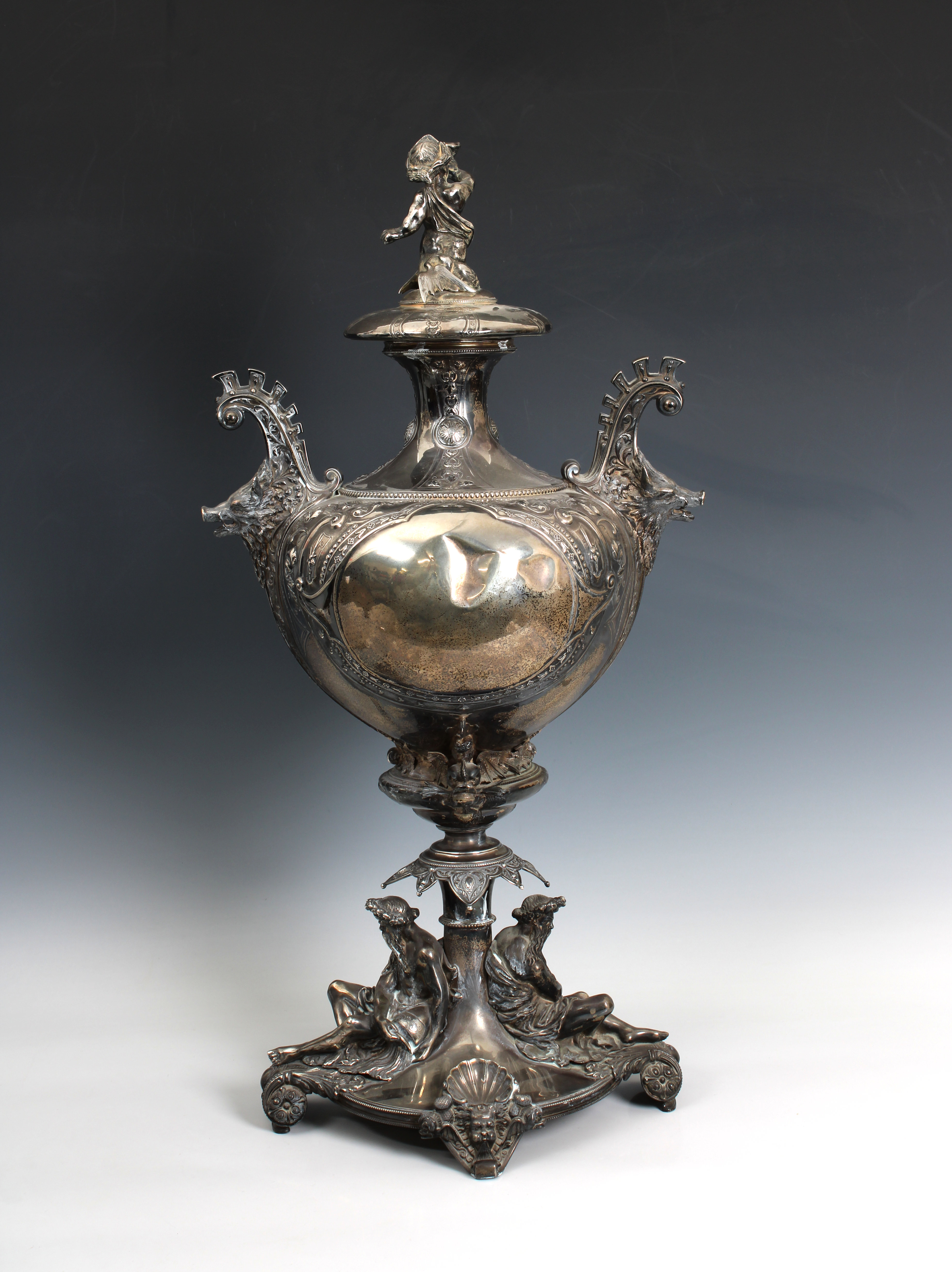 A large and impressive free standing George V heavy silver centrepiece urn / trophy featuring Poseid - Image 2 of 3