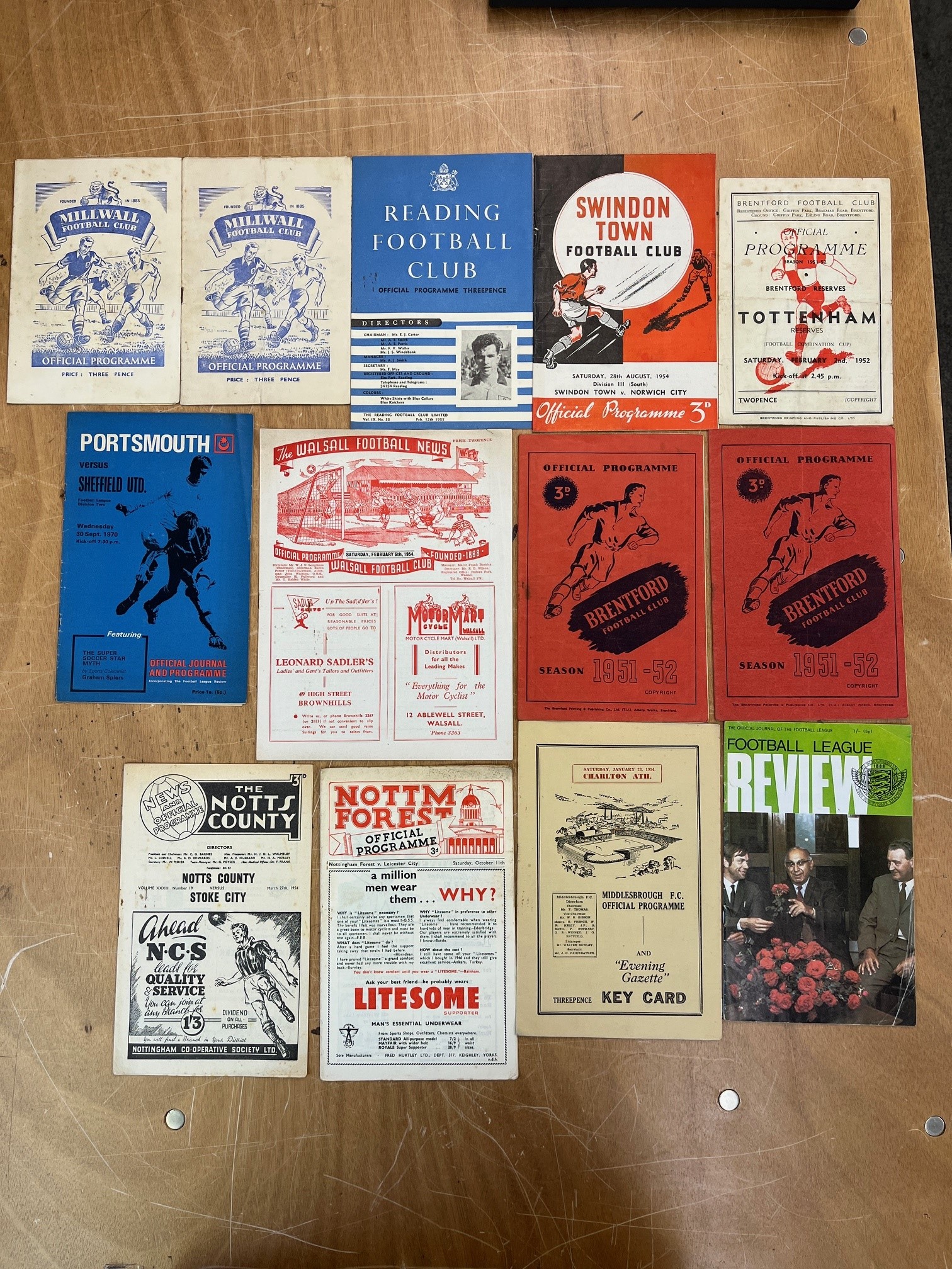 A collection of 1950's / 1960's Football programmes - Bild 22 aus 24