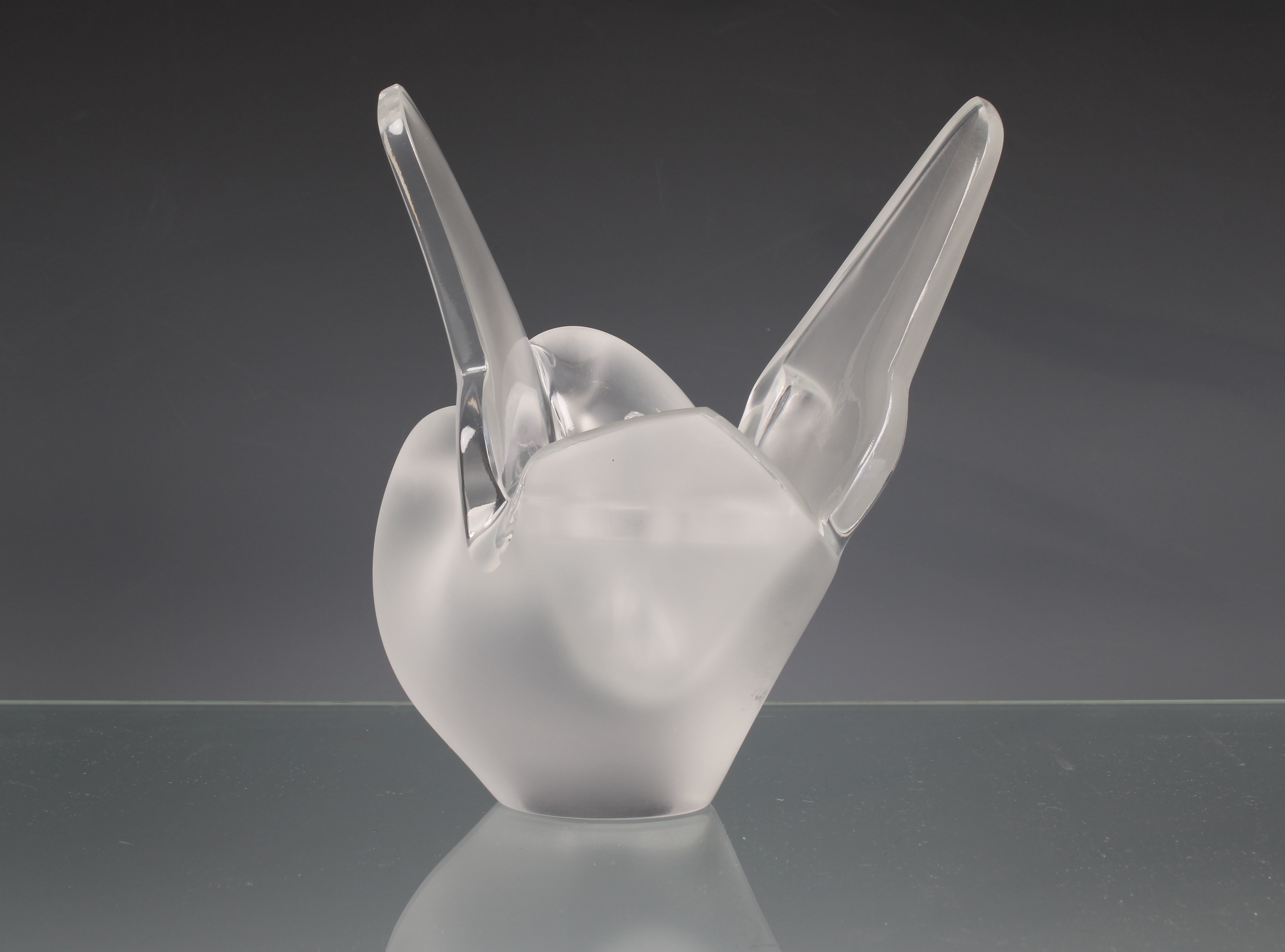 A Lalique frosted glass vase "Sylvie" - Image 3 of 6