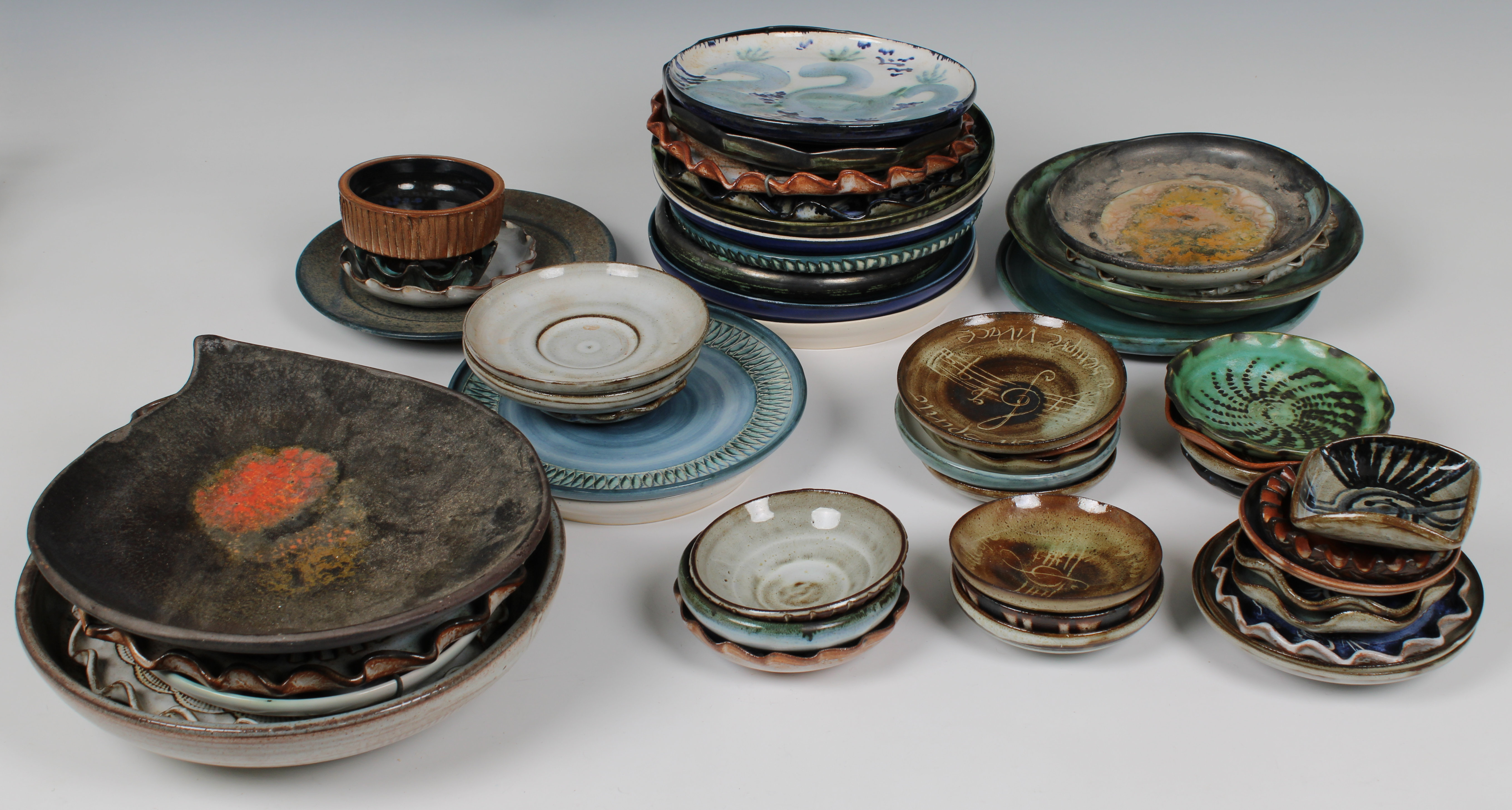 Elizabeth Ann Macphail (1939-89) A collection of plates, dishes and trinket trays etc - Image 4 of 4