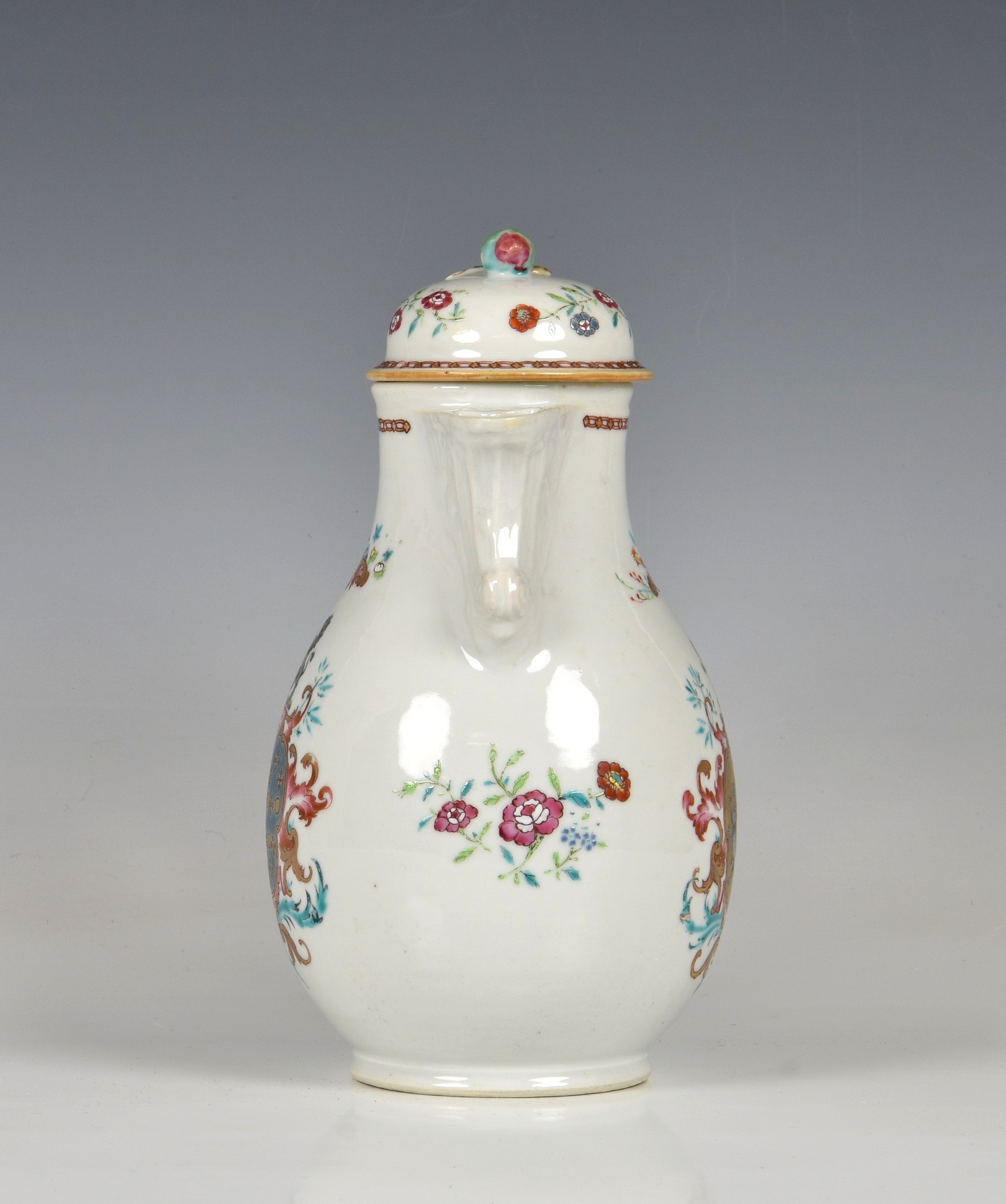 A fine Chinese armorial coffee pot and cover - Image 2 of 7