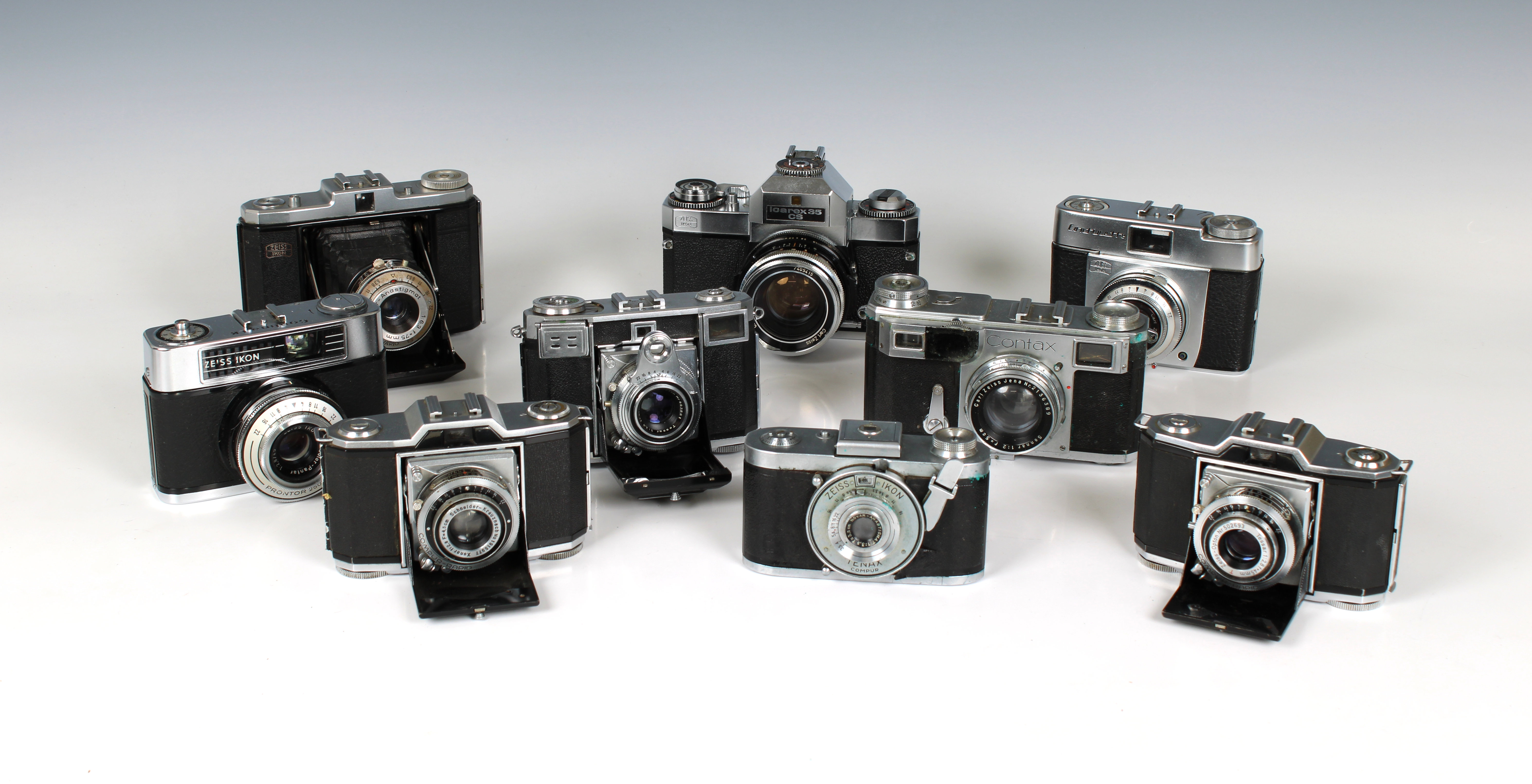 Photography - An assorted collection of Zeiss Ikon cameras, lenses and accessories
