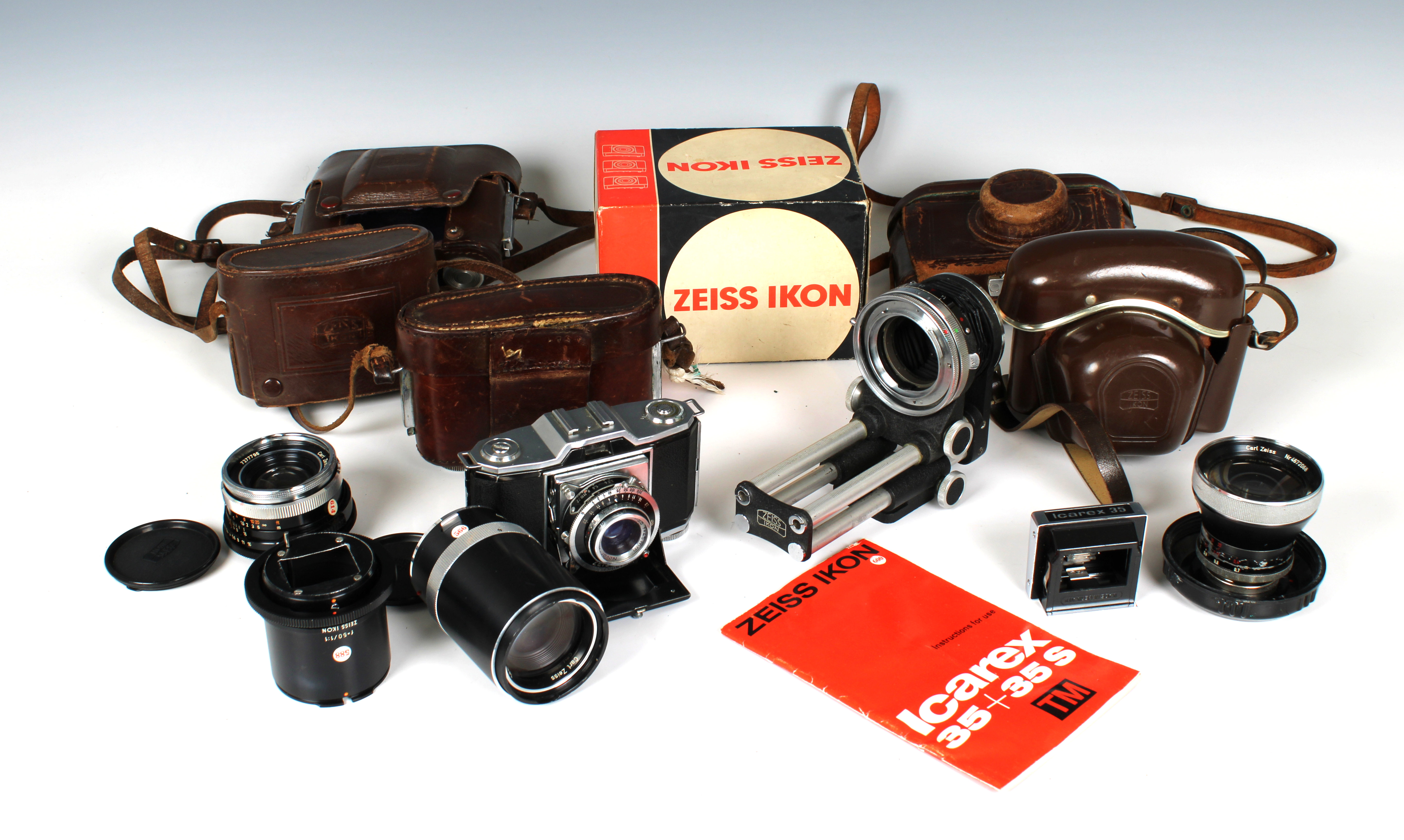 Photography - An assorted collection of Zeiss Ikon cameras, lenses and accessories - Image 2 of 2