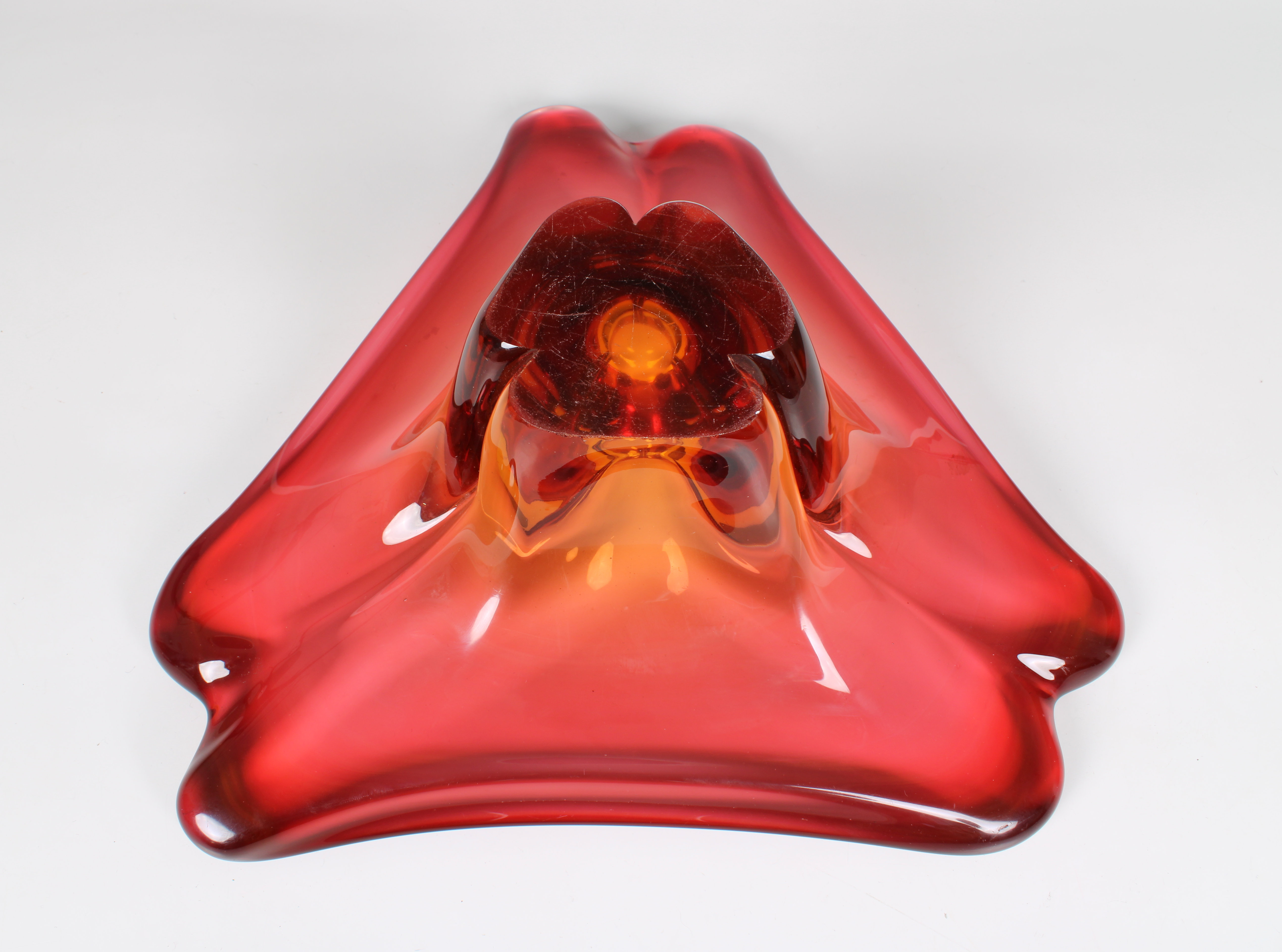 An Art Glass Murano style red glass triangular centrepiece bowl - Image 3 of 3
