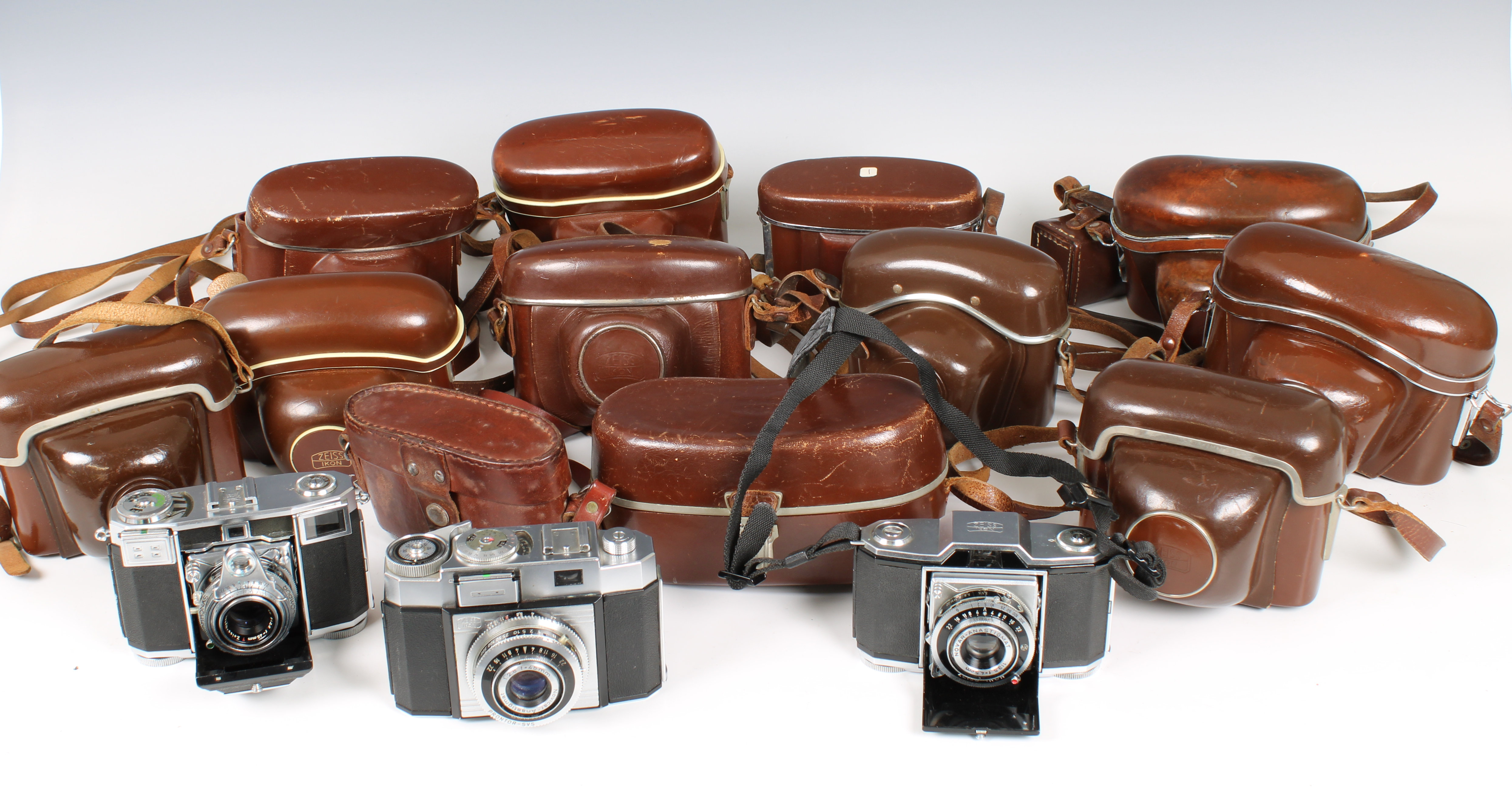 Photography - A collection of vintage Zeiss Ikon camera's - Image 3 of 3