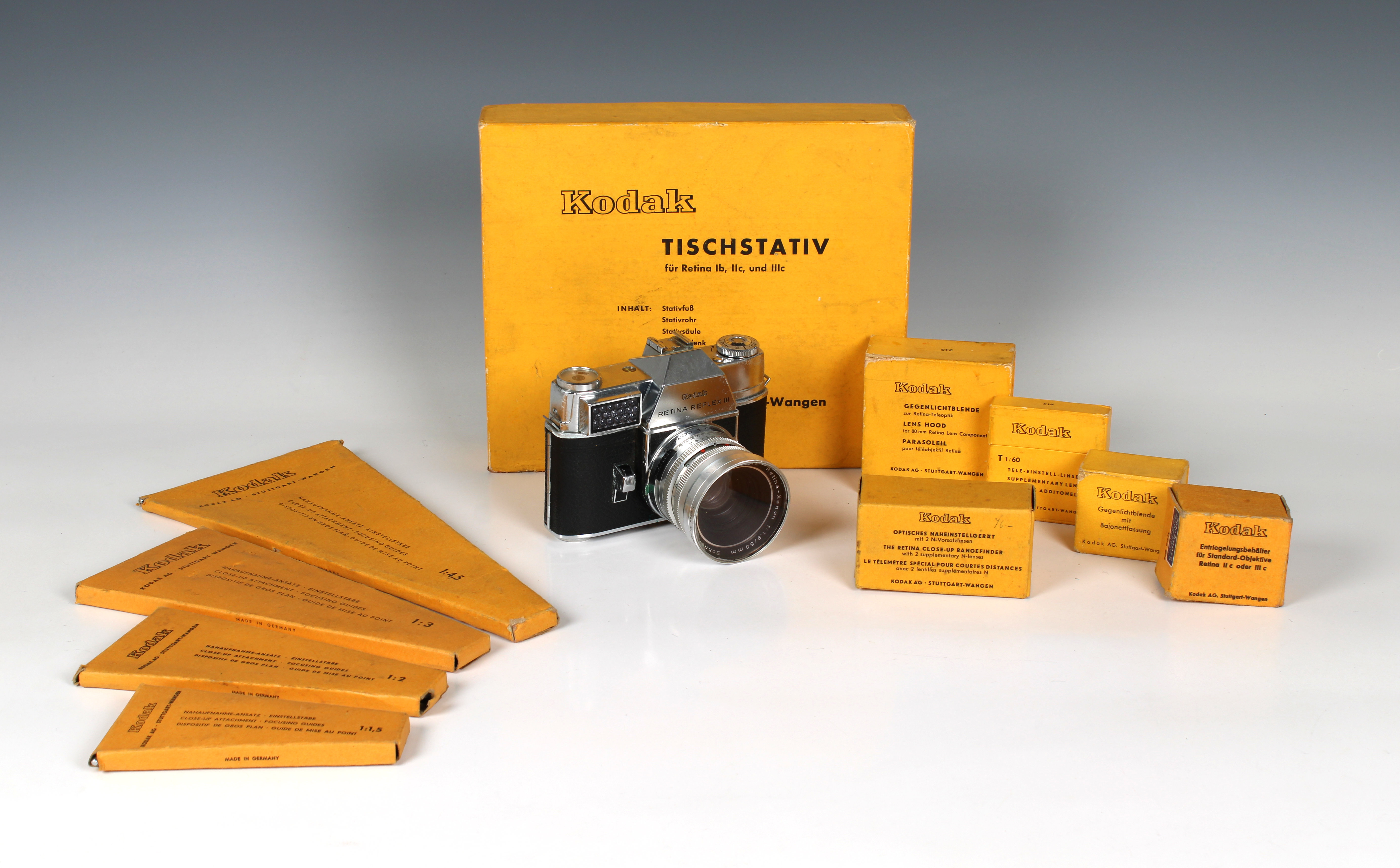 Photography - An assorted collection of various vintage cameras