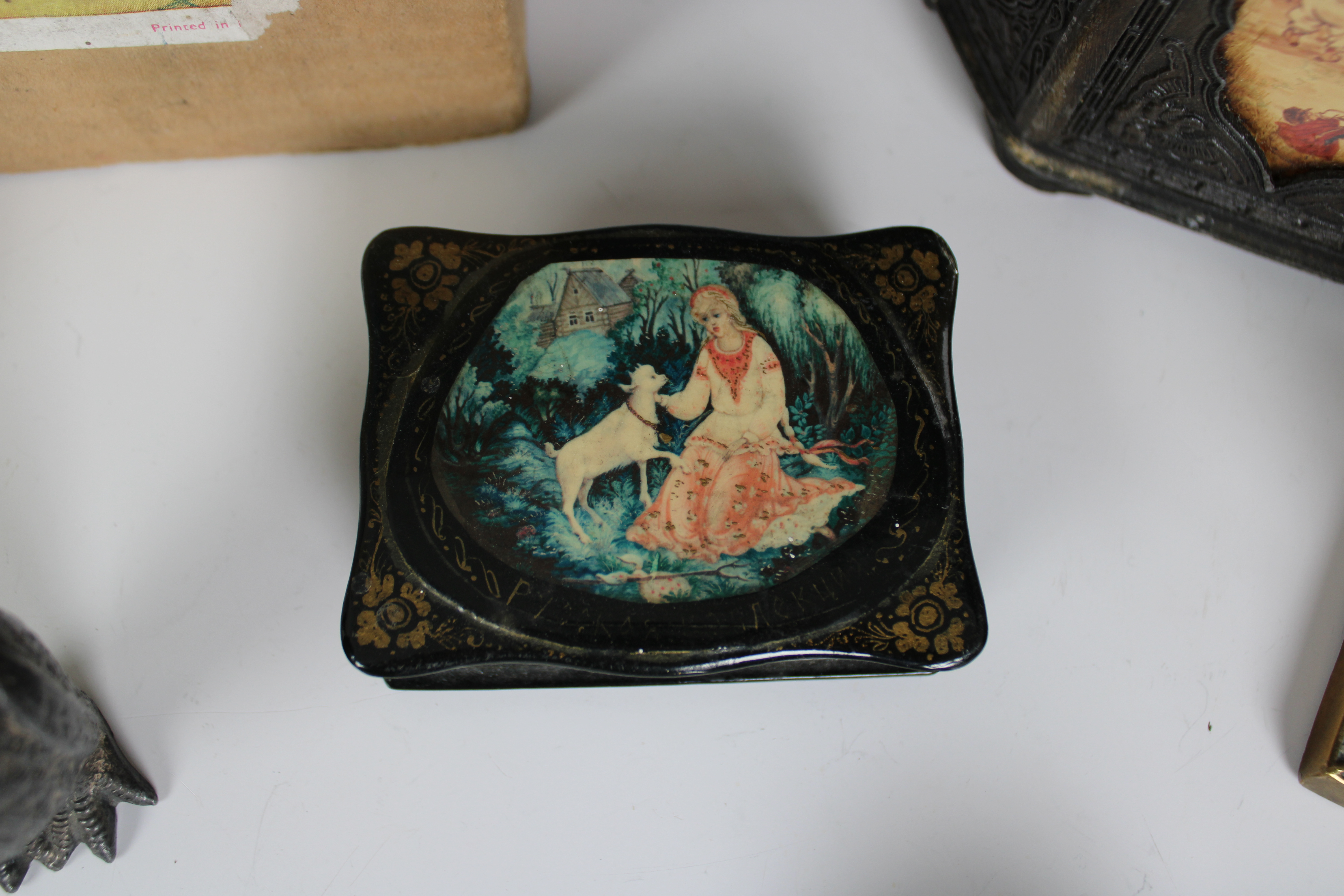 A rummage tray of vintage / antique collectables - Image 3 of 4