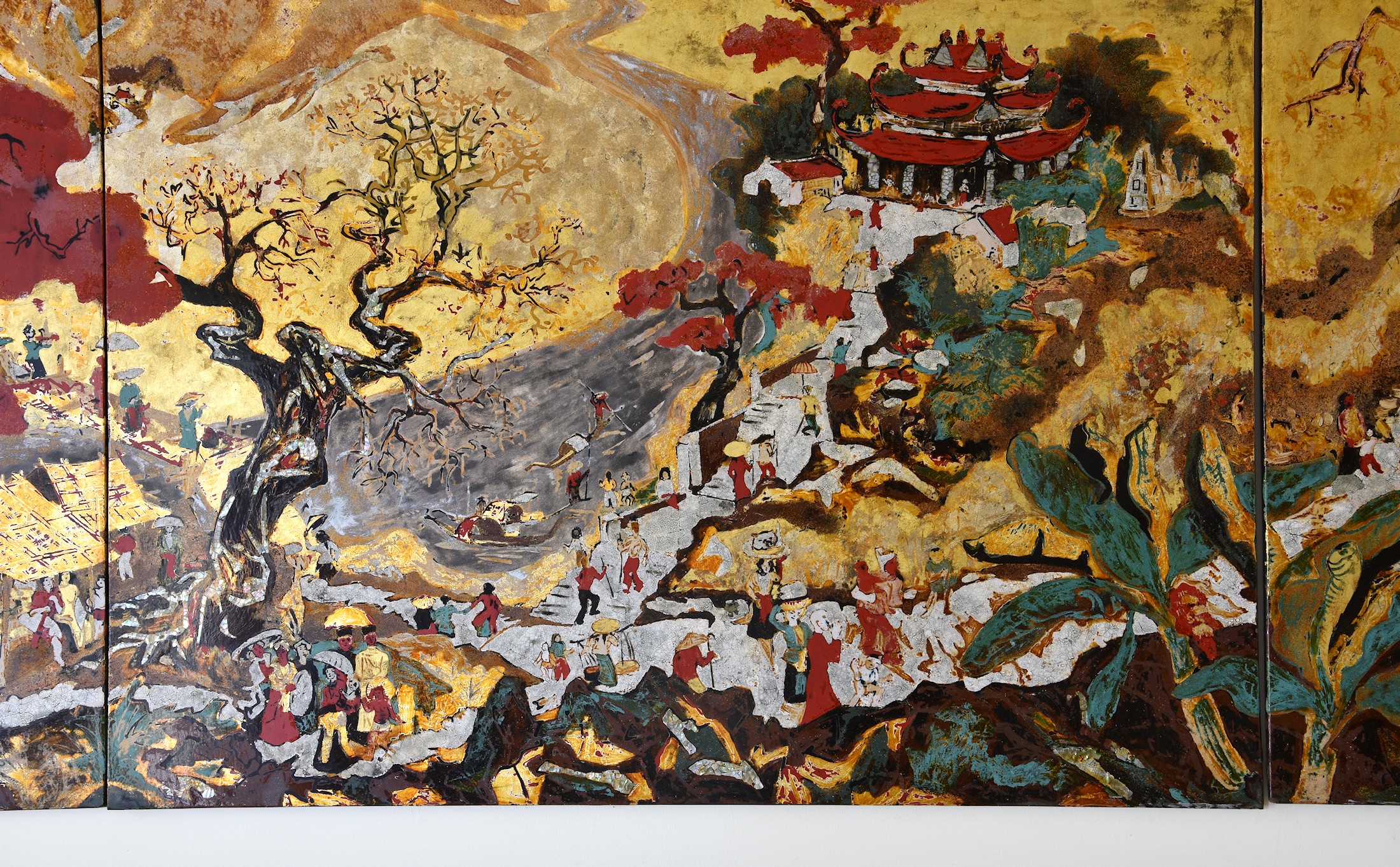 Duong Thai Quang (Vietnam, late 20th century) - three panel s'on mai lacquer painting of the Huong P - Image 3 of 5