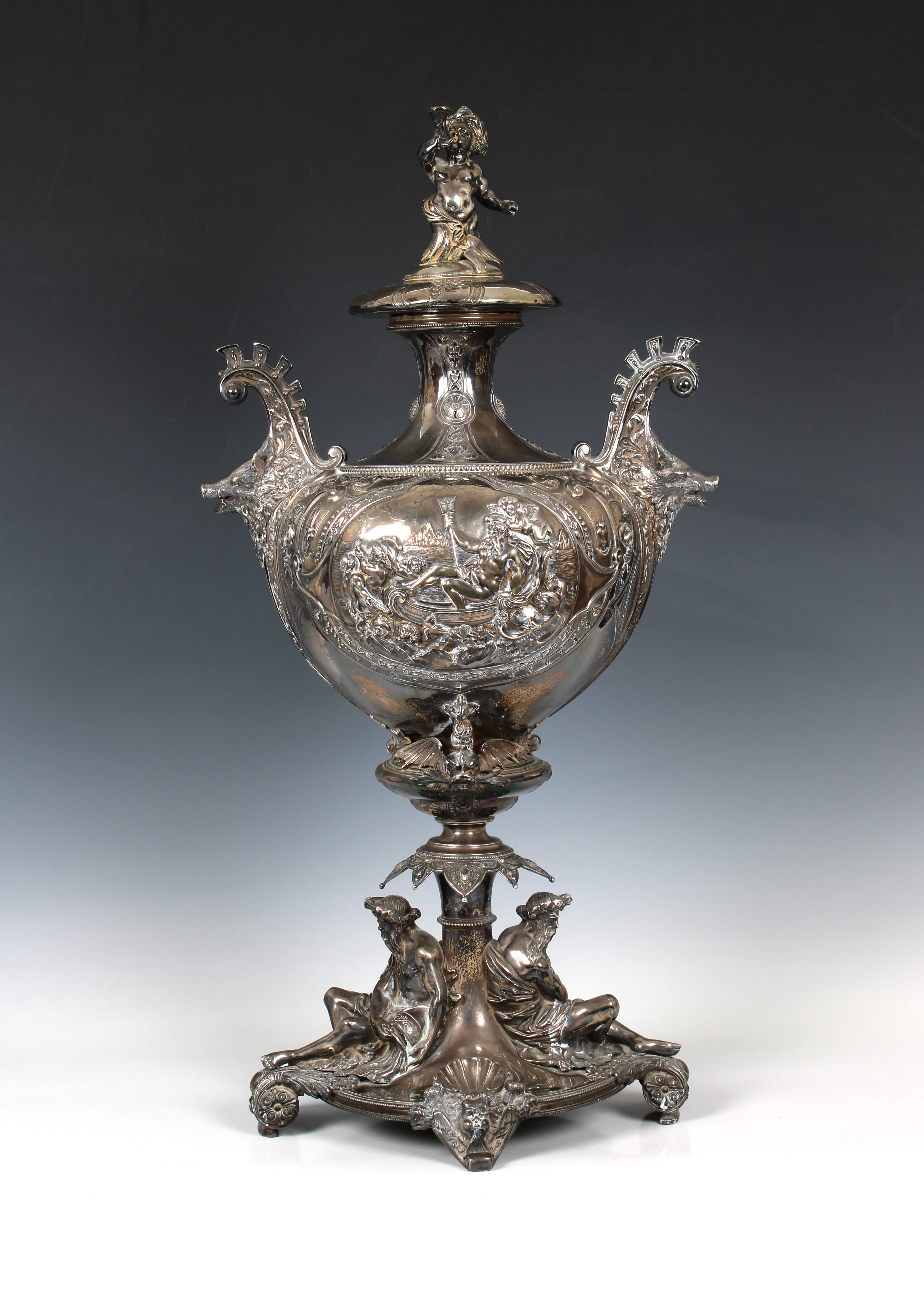 A large and impressive free standing George V heavy silver centrepiece urn / trophy featuring Poseid
