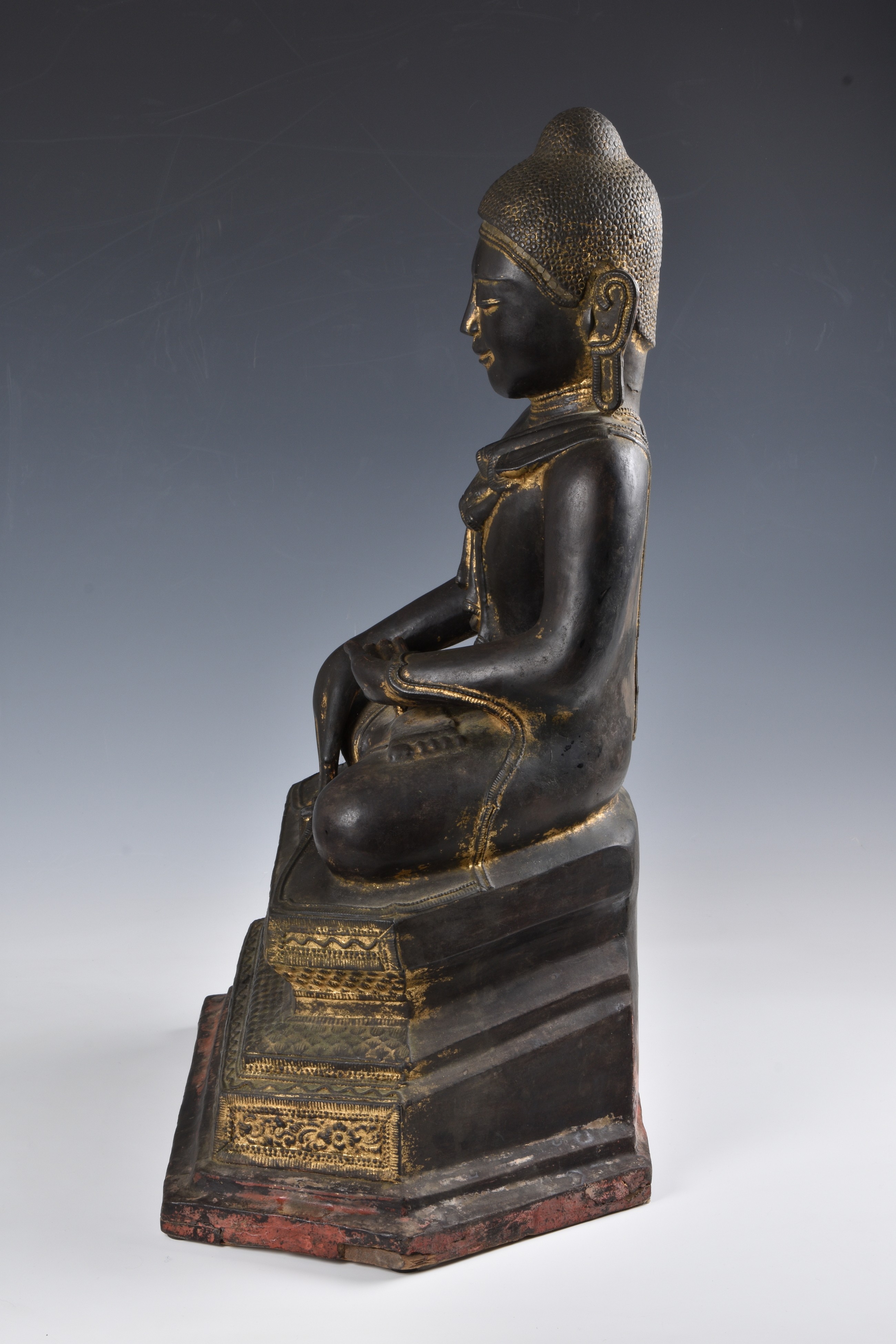 A 19th century Burmese Mandalay dry lacquer seated figure of Buddha - Image 5 of 11