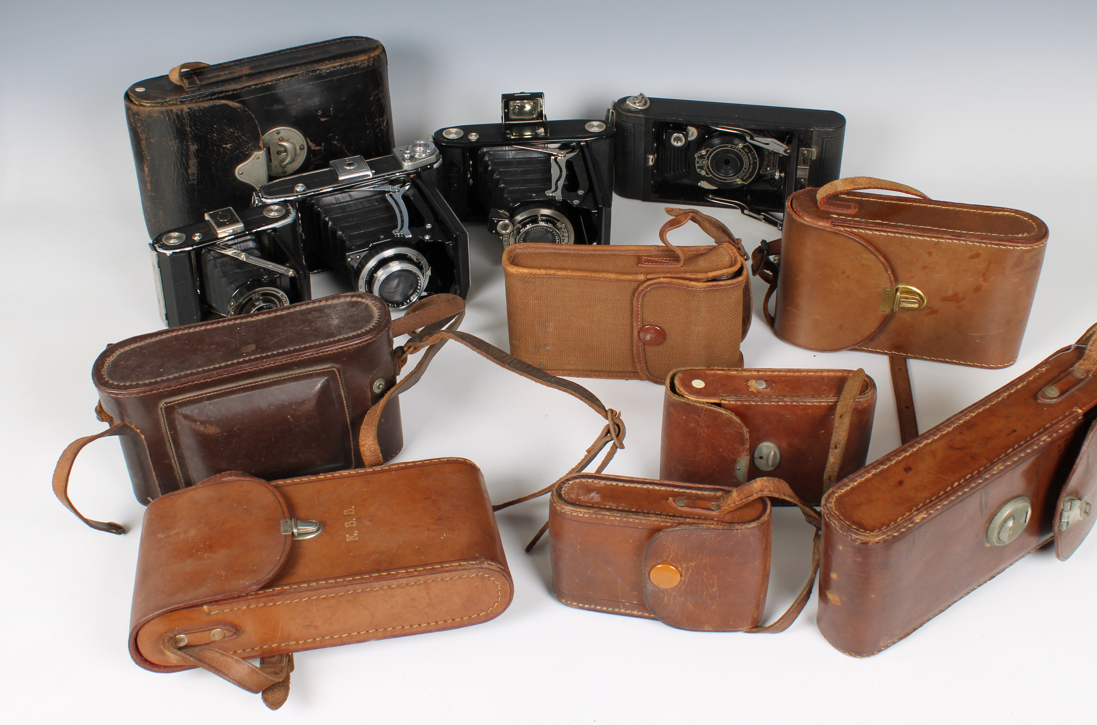Photography - An assorted collection of various vintage cameras - Image 2 of 2