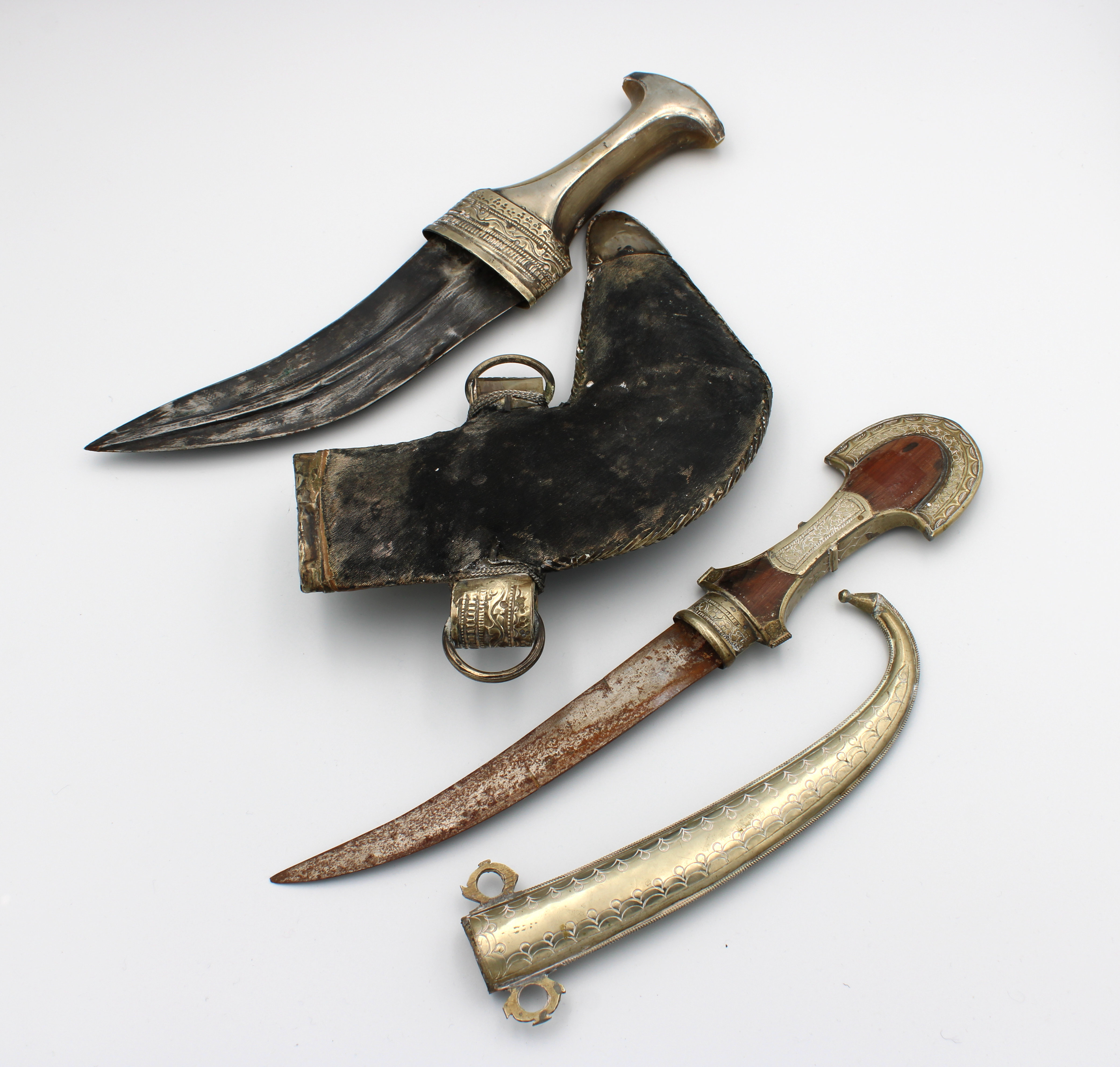 A Bahraini silver Jambiya dagger with a shaped horned handle - Image 2 of 2