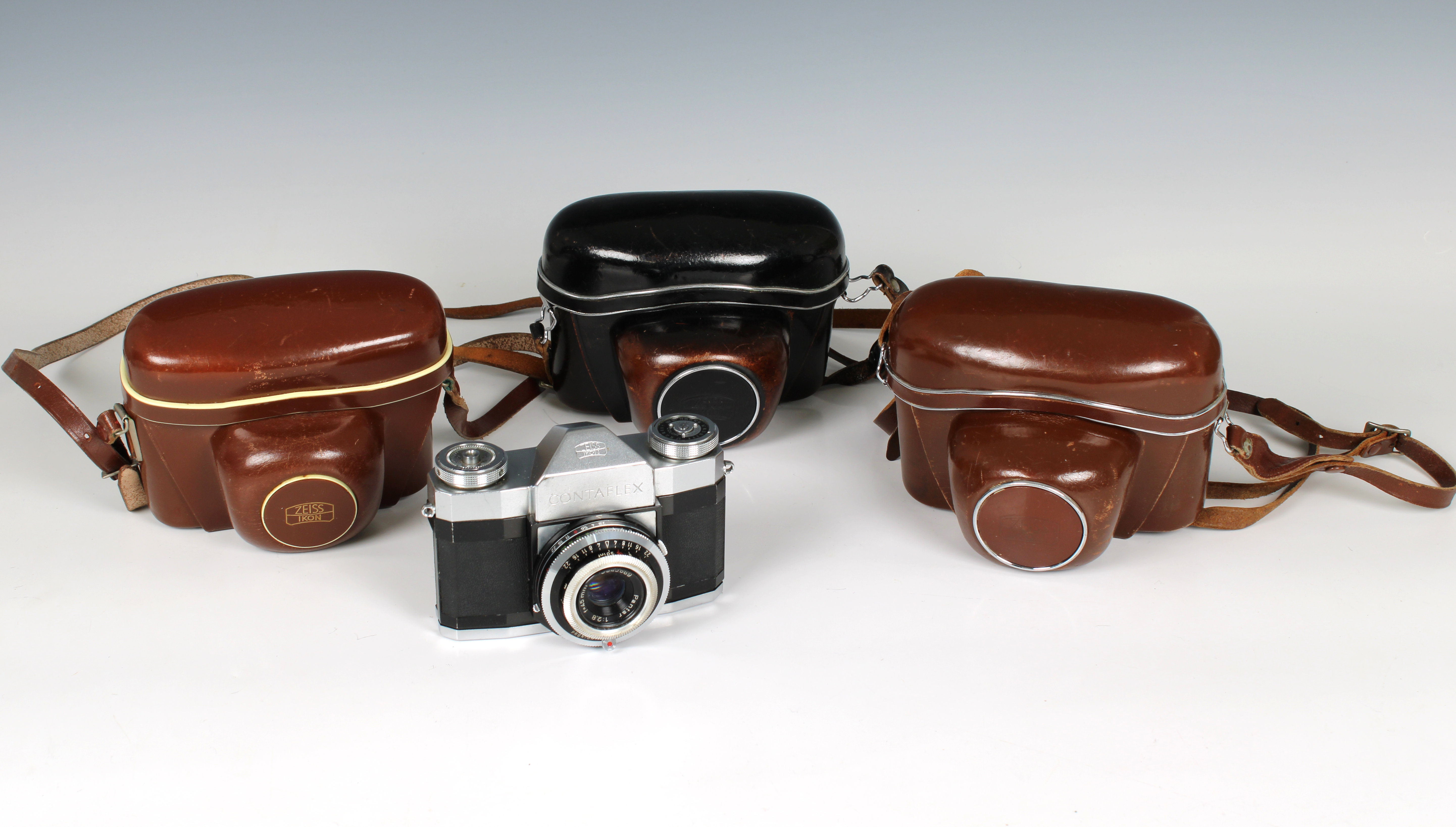 Photography - An assorted collection of Zeiss Ikon 35mm Contaflex cameras. (4) - Image 2 of 2