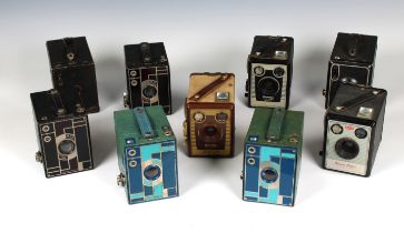 Photography - An assorted collection of (Kodak) Brownie box cameras