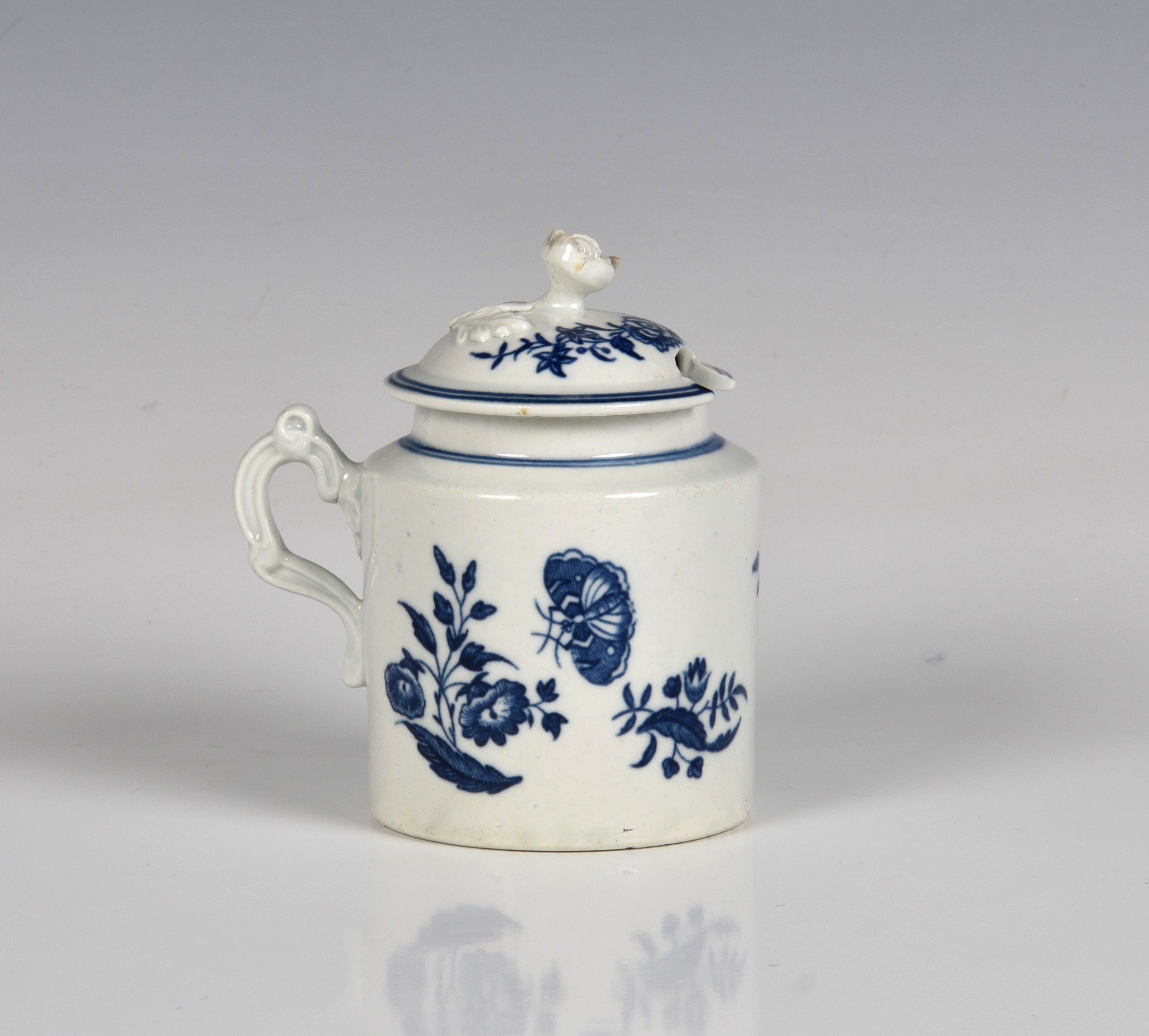 A first period Worcester porcelain mustard pot and cover