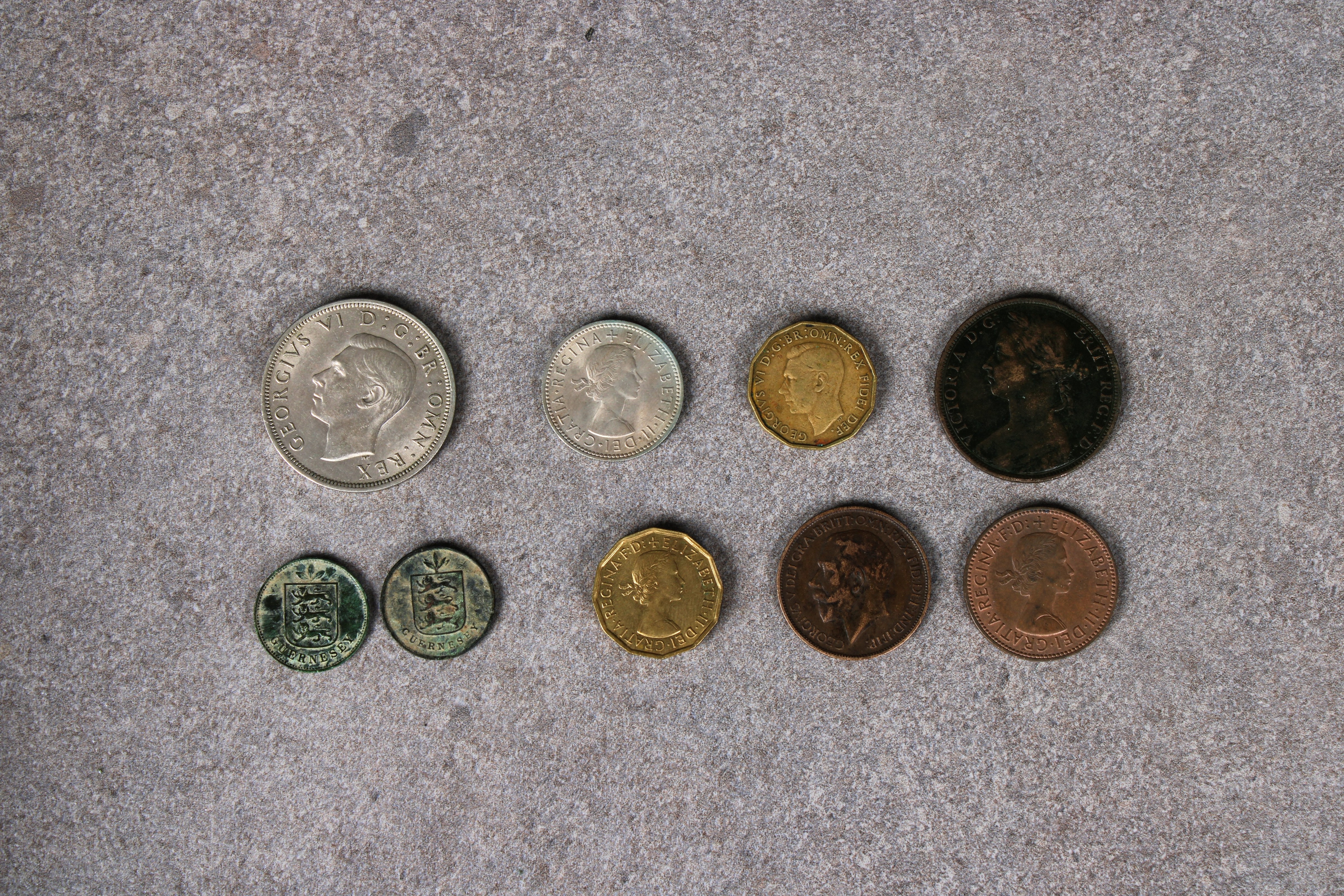 A large collection of Copper-nickel, copper & brass coinage - Image 2 of 3