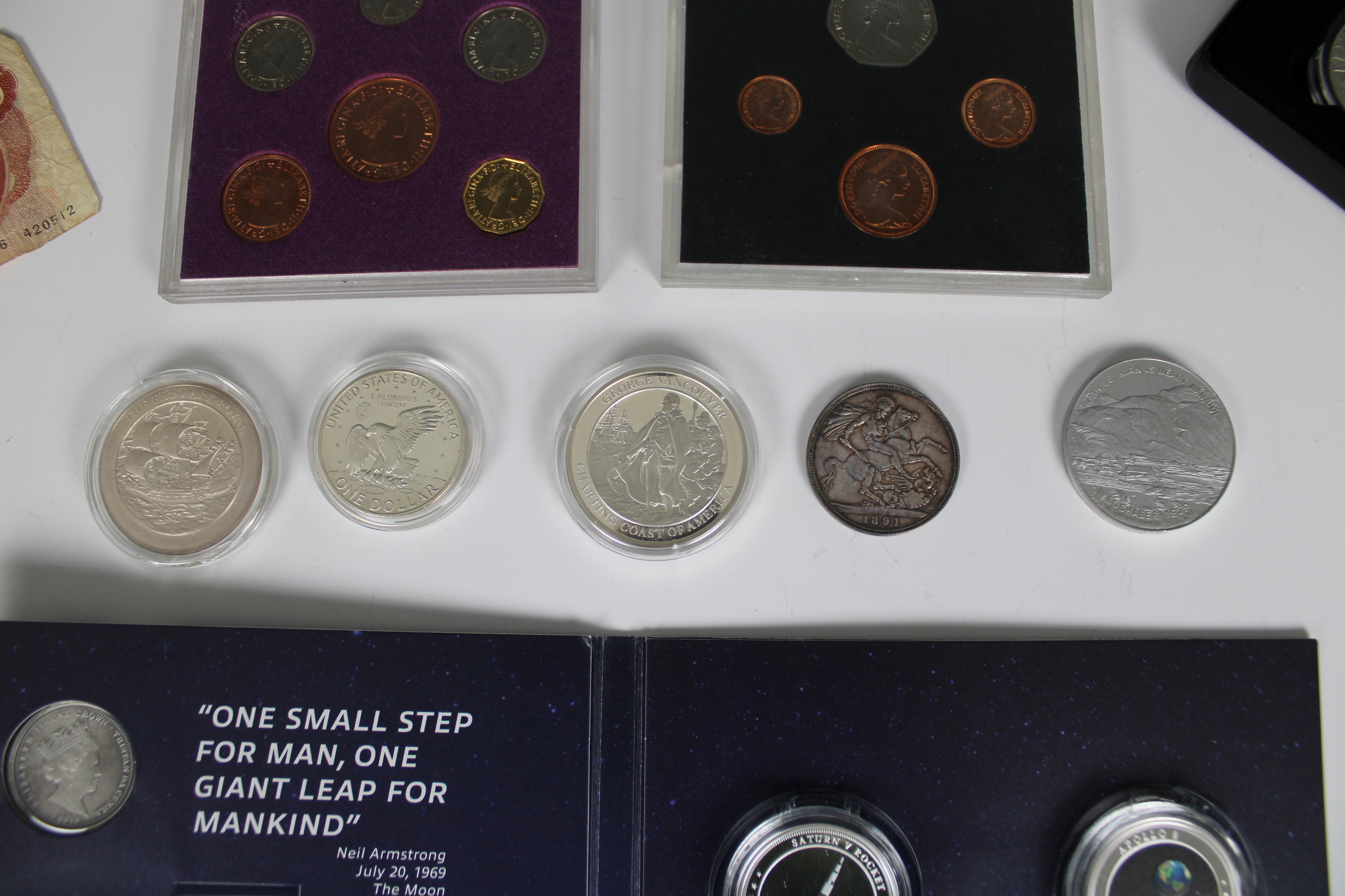 A collection of various vintage and commemorative coinage - Image 2 of 3