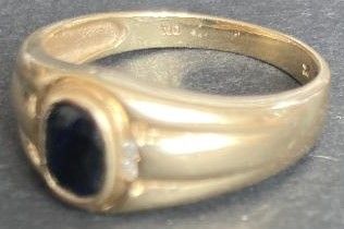 9ct gold ring with black stone 4.17g size V