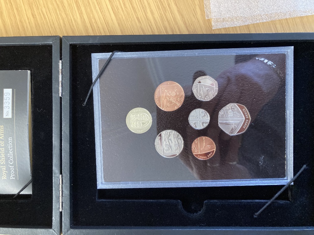 Small box of various coins and coin packs, including 2008 and 2005 proof sets, - Image 5 of 5