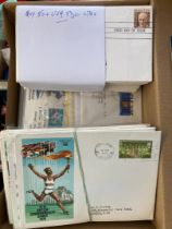 Box of approx 400 mixed World covers