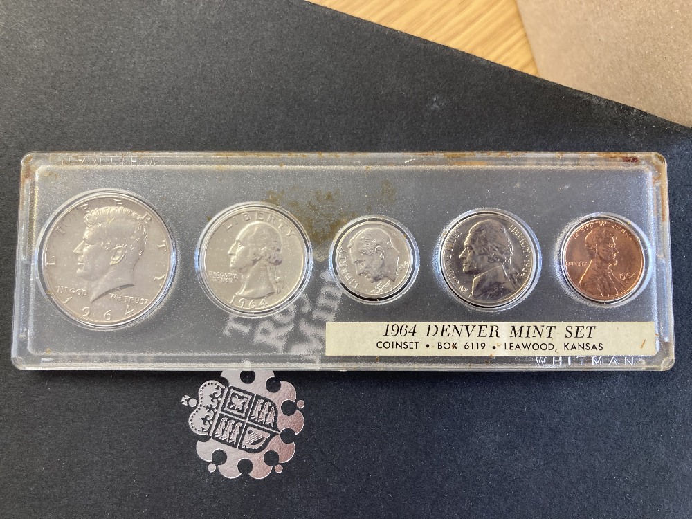Small box of various coins and coin packs, including 2008 and 2005 proof sets, - Image 3 of 5
