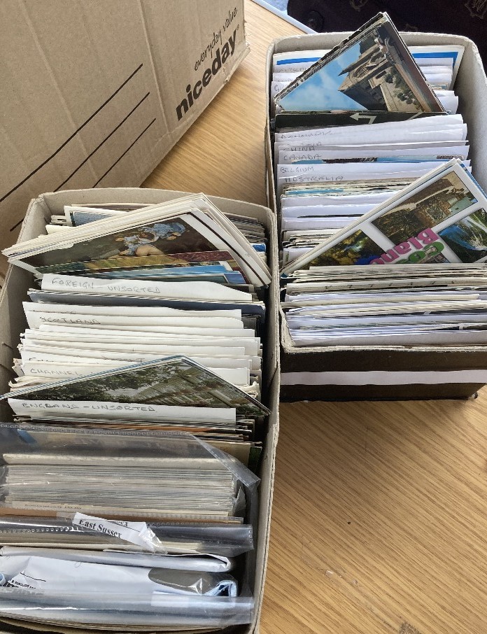 Various mainly modern postcards in dealers boxes plus a folder - Bild 4 aus 4