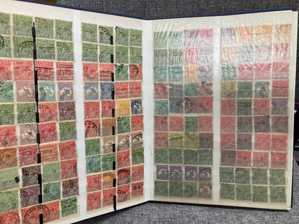 Accumulation of used Roo's and Heads in stock book (over 1000 stamps) - Bild 2 aus 3