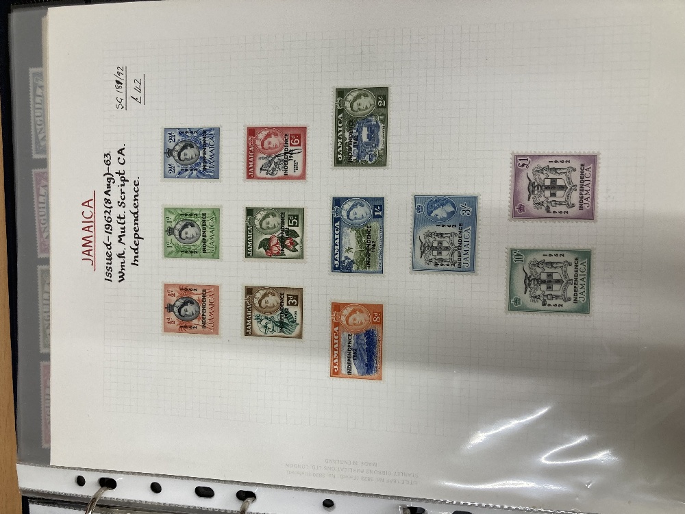 Small collection of mainly mint QEII to 1975 - Bild 3 aus 4