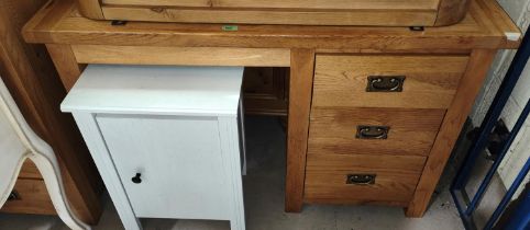 A modern light oak kneehole desk dressing table with free standing mirror