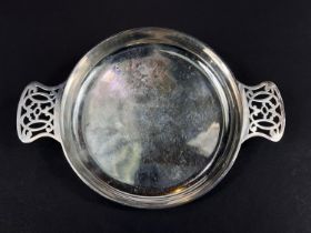 A silver dish with pierced handles, Goldsmiths and Silversmiths Company, London, 8oz