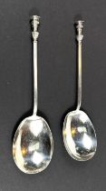 A pair of silver Seal Top spoons, London 1900, 3oz