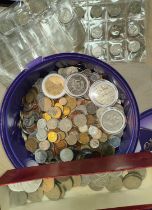 A selection of early 20th century and onwards coins including Irish examples