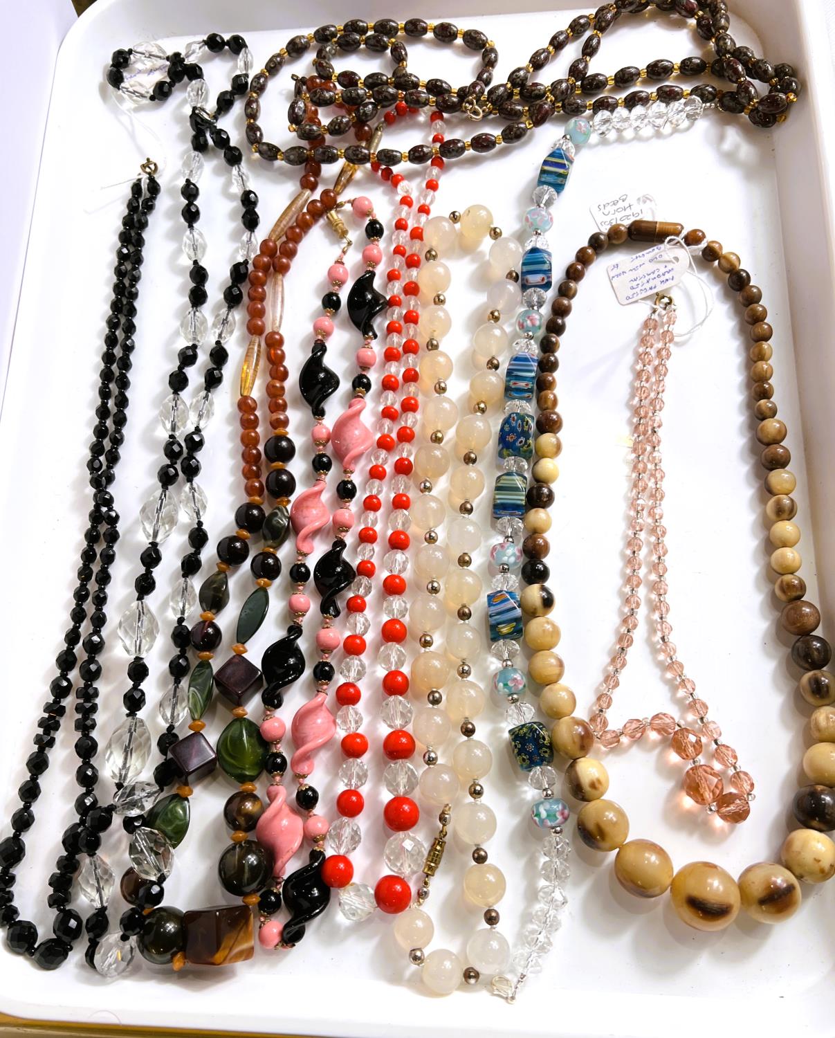A selection of approx. 20 sets vintage bead necklaces including polished stones, crystal etc - Image 2 of 3